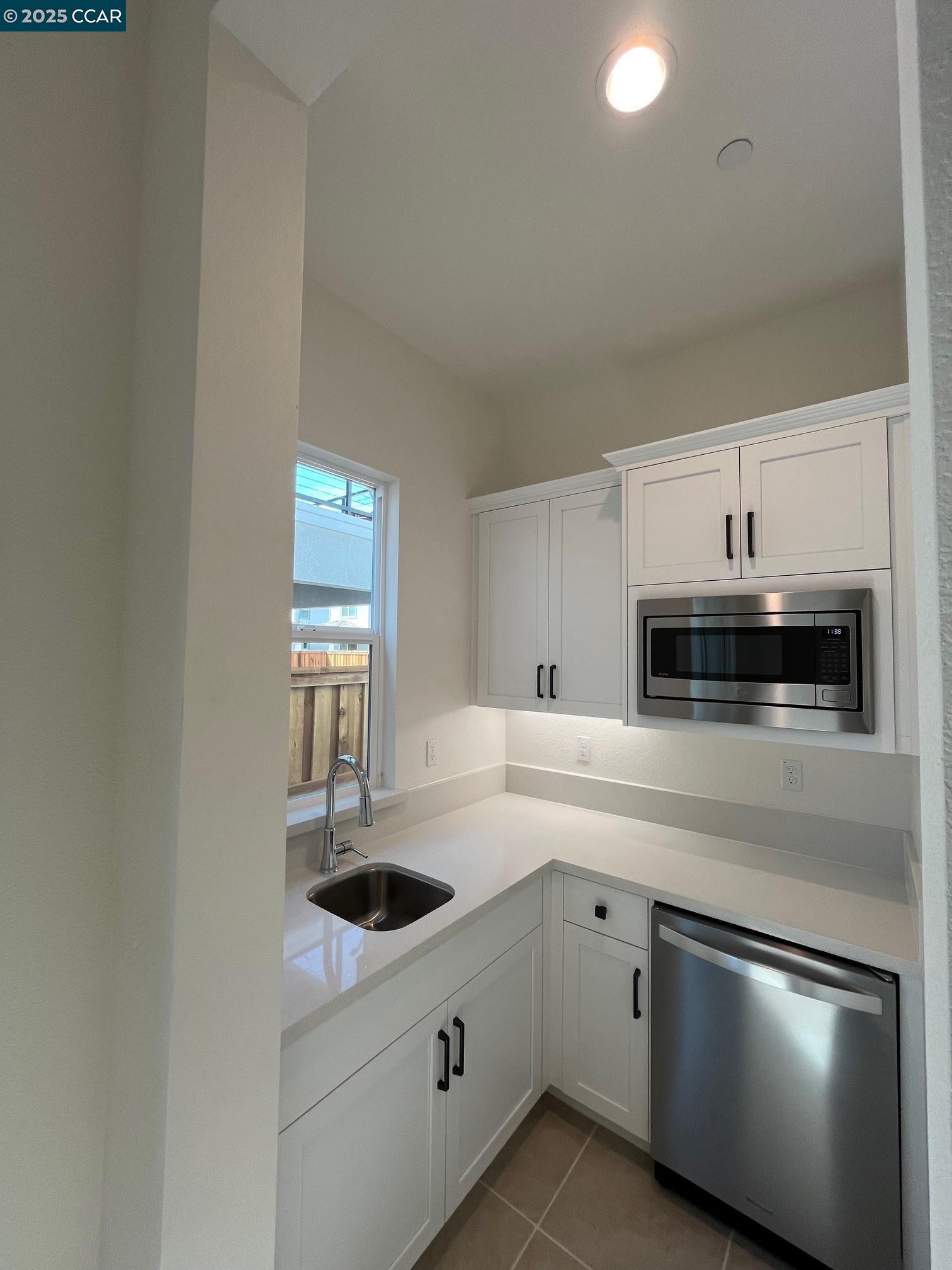 Detail Gallery Image 9 of 12 For 16121 Poulson Ct, Lathrop,  CA 95330 - 5 Beds | 4/1 Baths