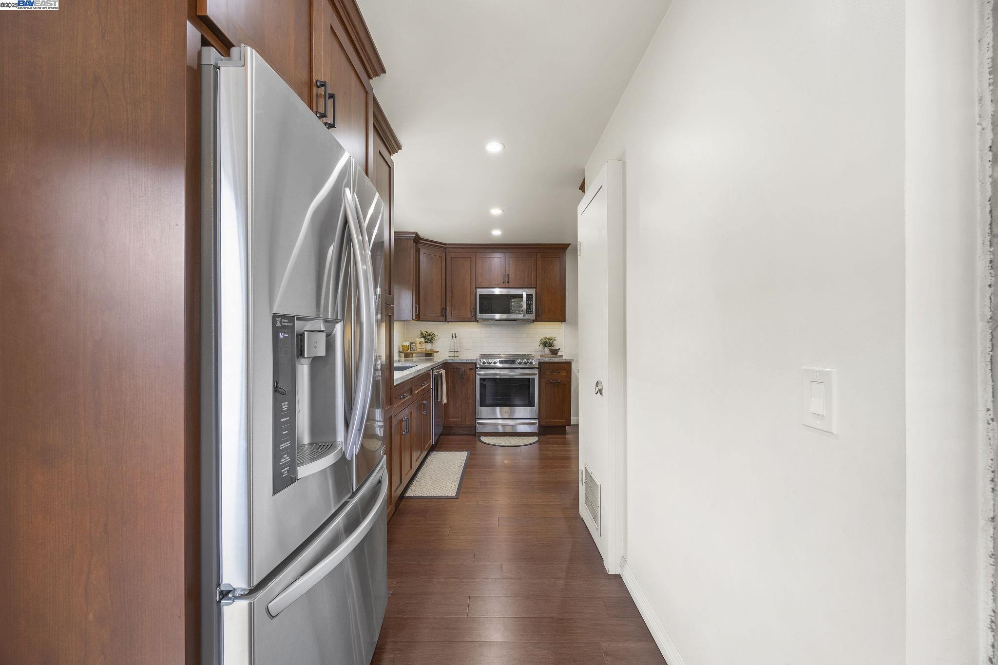 Detail Gallery Image 15 of 55 For 3304 Brookdale Blvd, Castro Valley,  CA 94546 - 3 Beds | 2 Baths