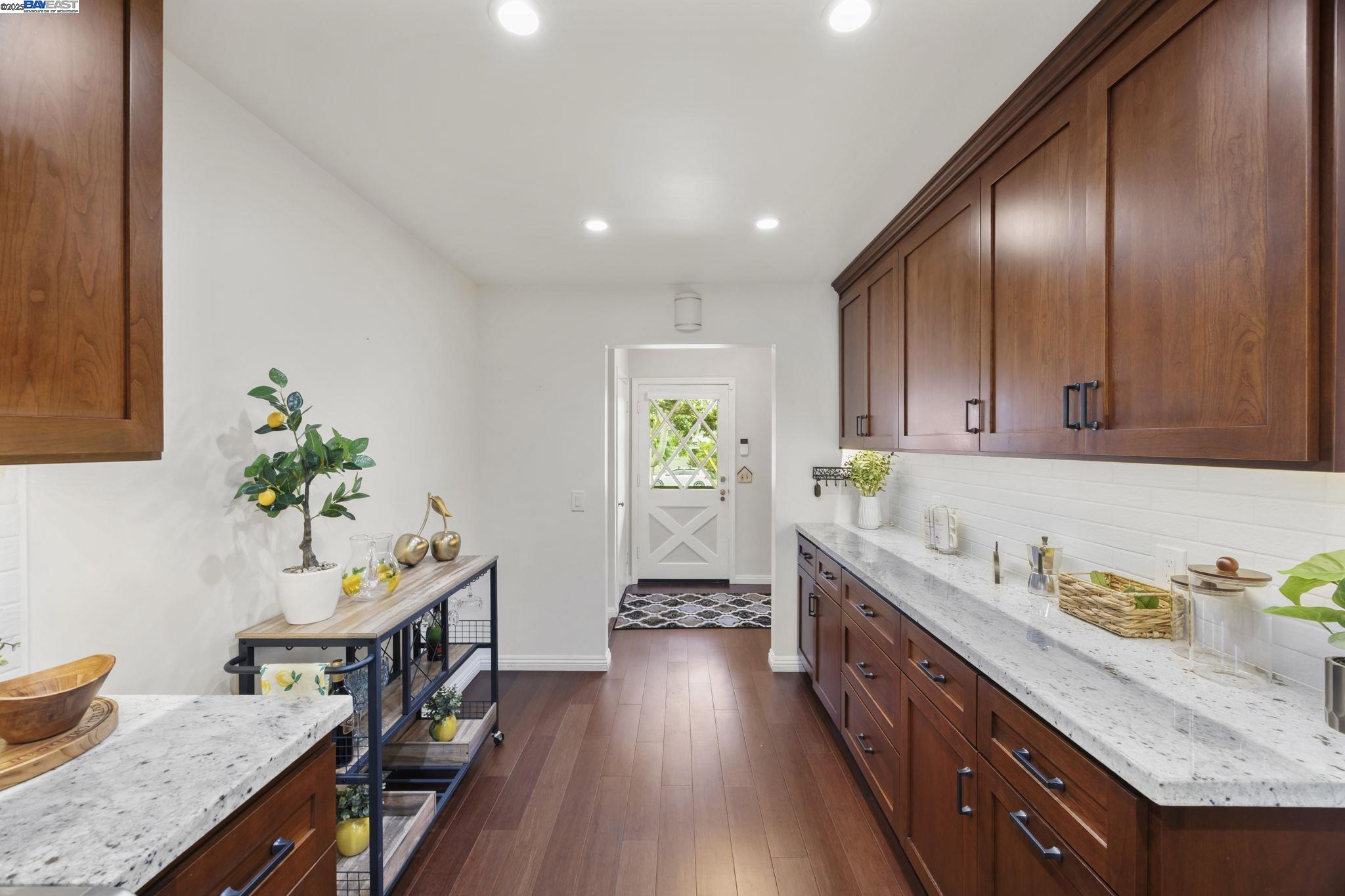 Detail Gallery Image 18 of 55 For 3304 Brookdale Blvd, Castro Valley,  CA 94546 - 3 Beds | 2 Baths