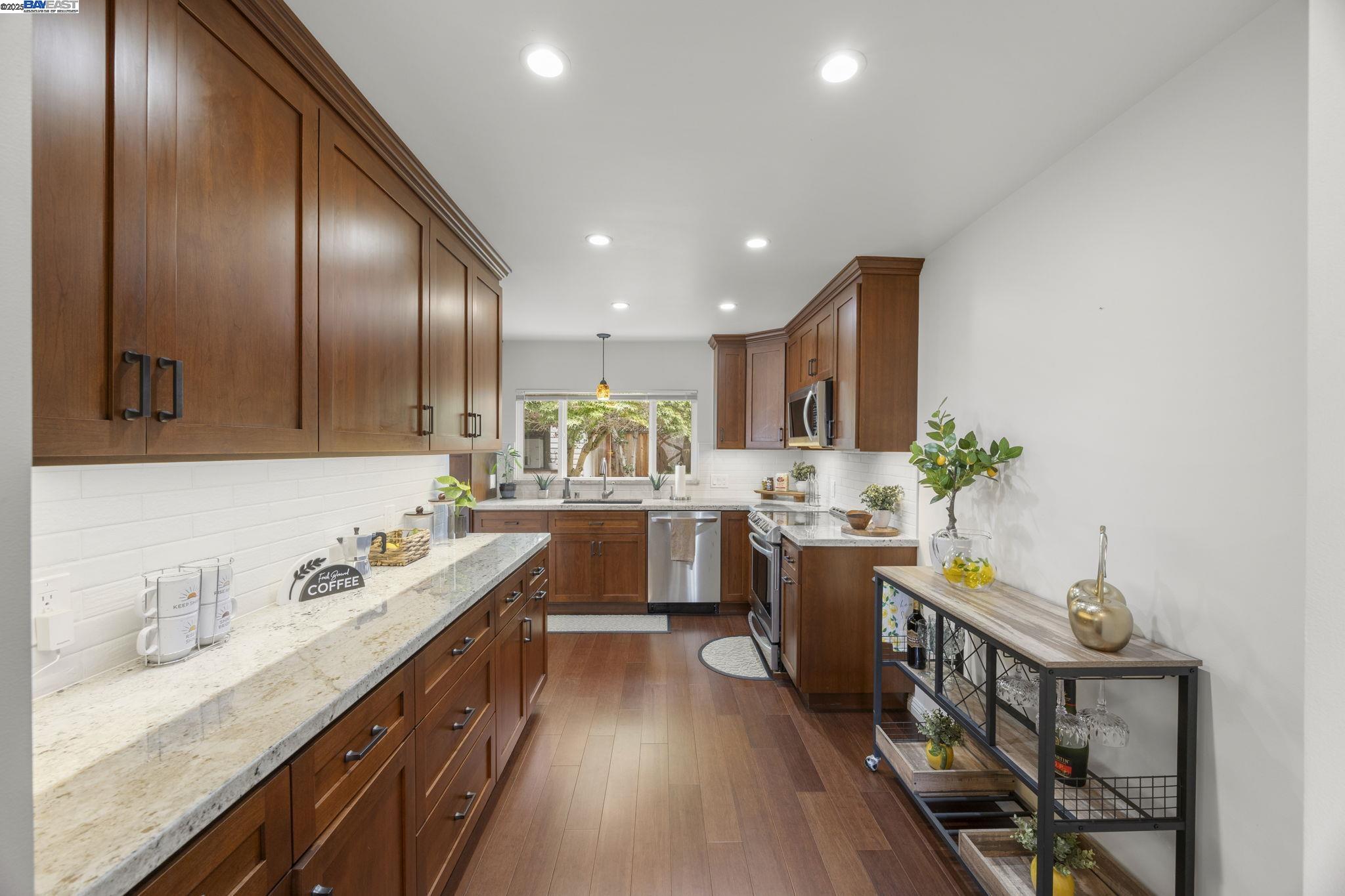 Detail Gallery Image 20 of 55 For 3304 Brookdale Blvd, Castro Valley,  CA 94546 - 3 Beds | 2 Baths