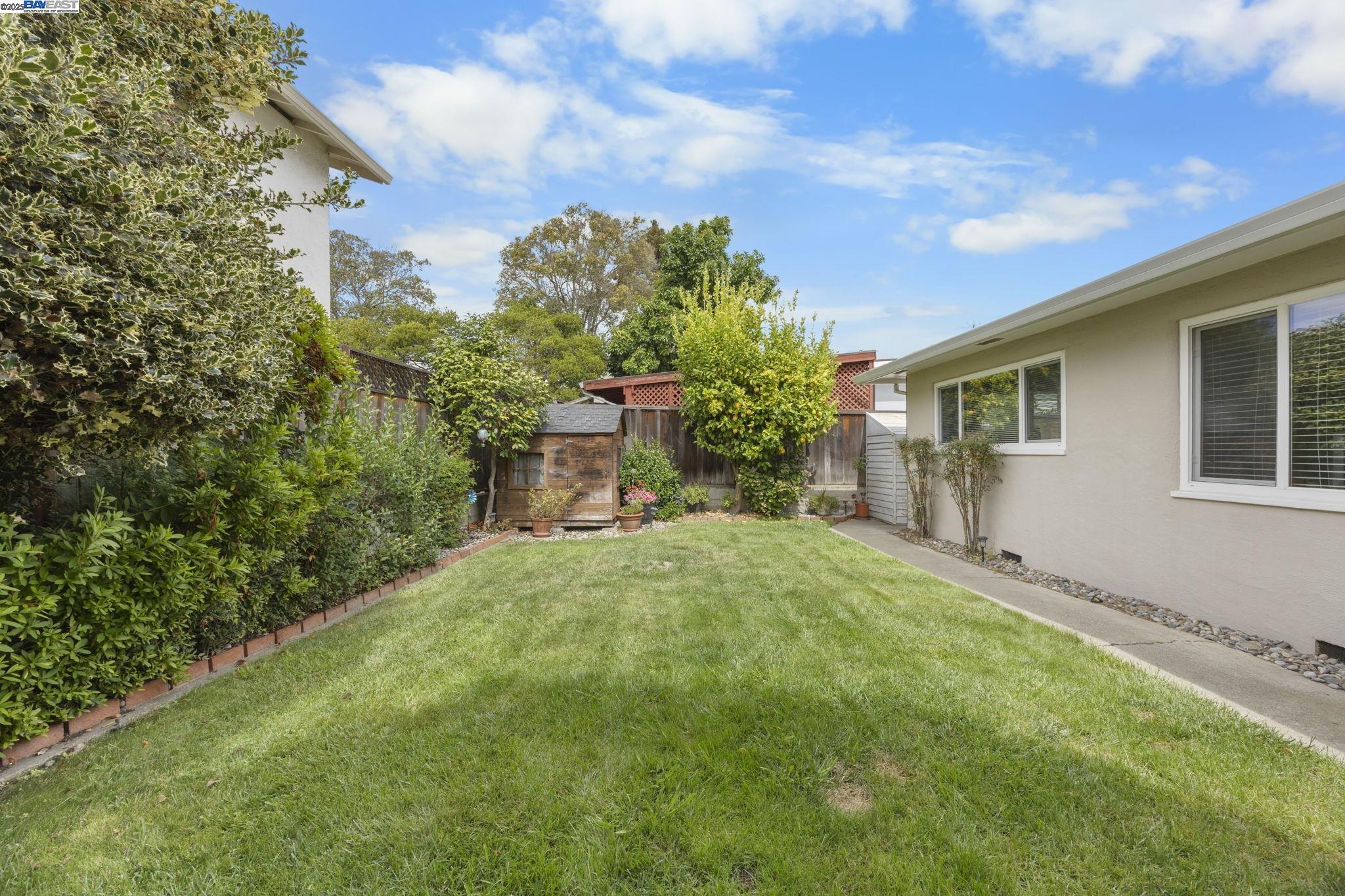 Detail Gallery Image 43 of 55 For 3304 Brookdale Blvd, Castro Valley,  CA 94546 - 3 Beds | 2 Baths