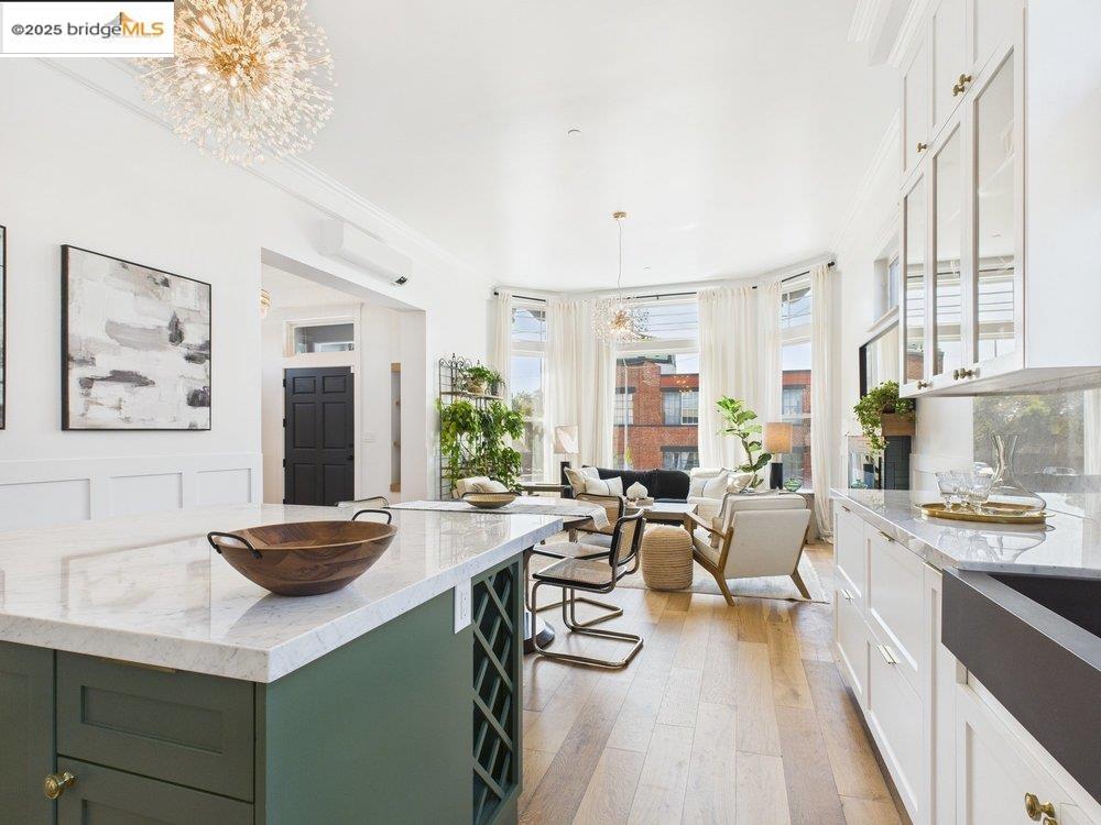 Detail Gallery Image 11 of 60 For 2602 Adeline St, Oakland,  CA 94607 - 4 Beds | 2/3 Baths