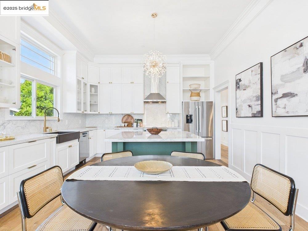 Detail Gallery Image 13 of 60 For 2602 Adeline St, Oakland,  CA 94607 - 4 Beds | 2/3 Baths