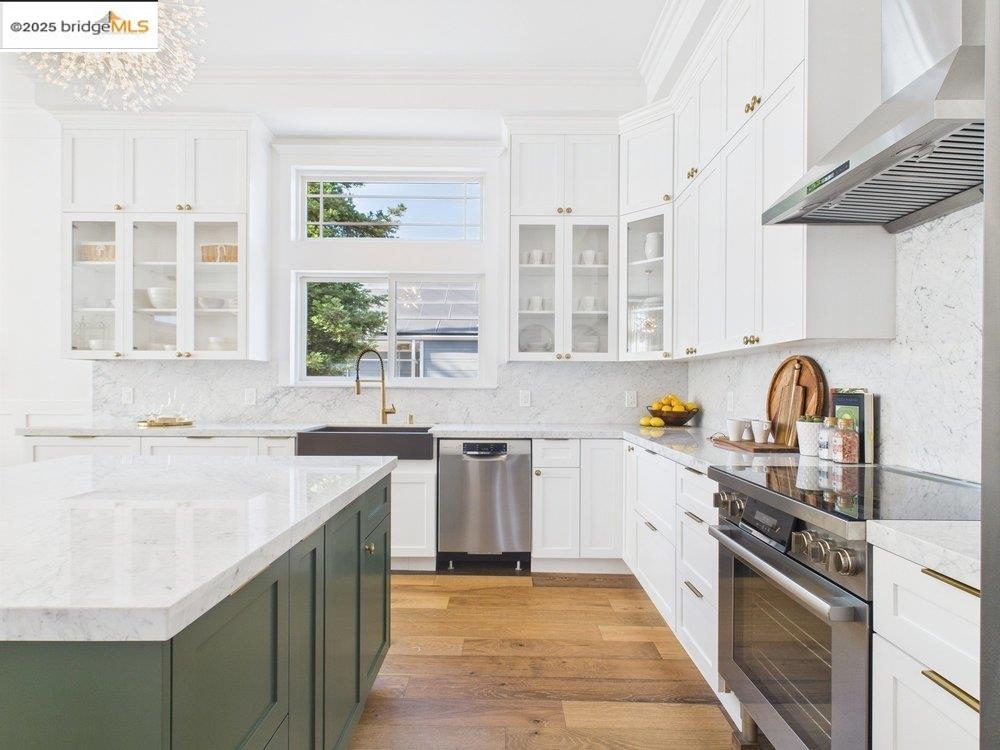 Detail Gallery Image 14 of 60 For 2602 Adeline St, Oakland,  CA 94607 - 4 Beds | 2/3 Baths
