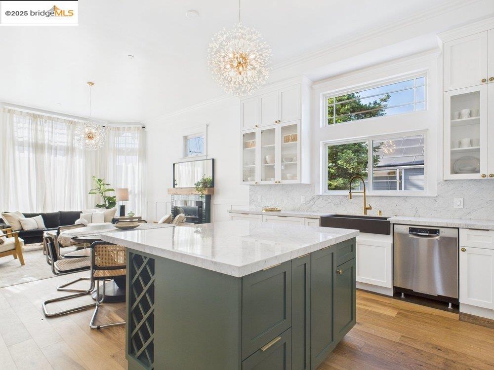 Detail Gallery Image 15 of 60 For 2602 Adeline St, Oakland,  CA 94607 - 4 Beds | 2/3 Baths