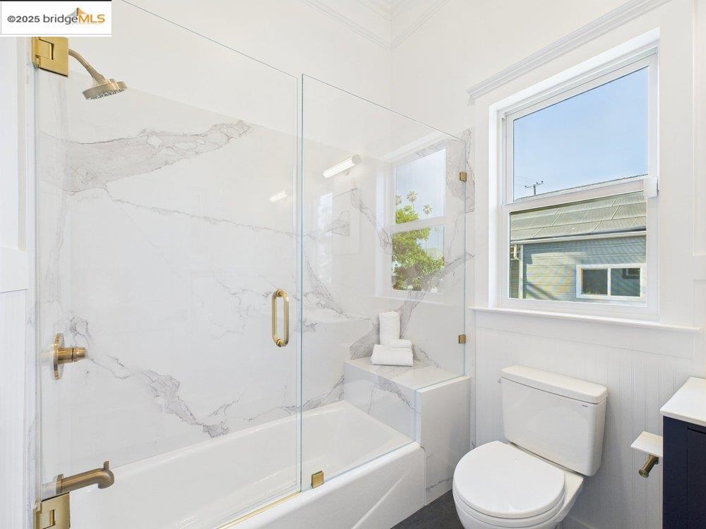 Detail Gallery Image 22 of 60 For 2602 Adeline St, Oakland,  CA 94607 - 4 Beds | 2/3 Baths