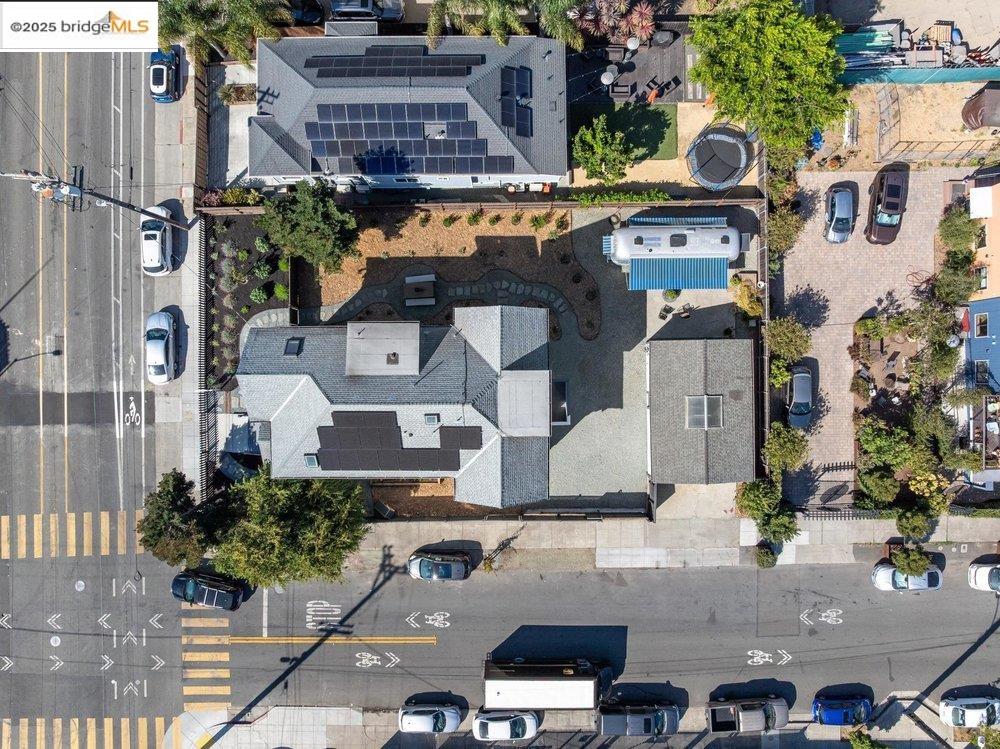 Detail Gallery Image 5 of 60 For 2602 Adeline St, Oakland,  CA 94607 - 4 Beds | 2/3 Baths