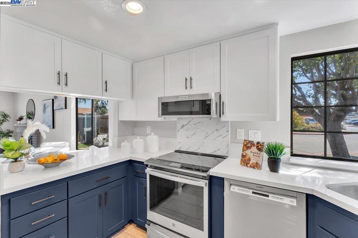 Detail Gallery Image 13 of 38 For 3525 Mcsherry Way, Alameda,  CA 94502 - 2 Beds | 2 Baths