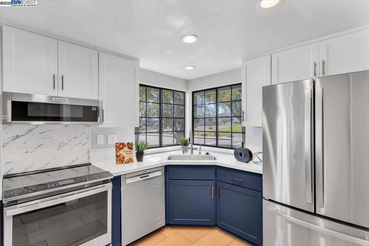 Detail Gallery Image 14 of 38 For 3525 Mcsherry Way, Alameda,  CA 94502 - 2 Beds | 2 Baths