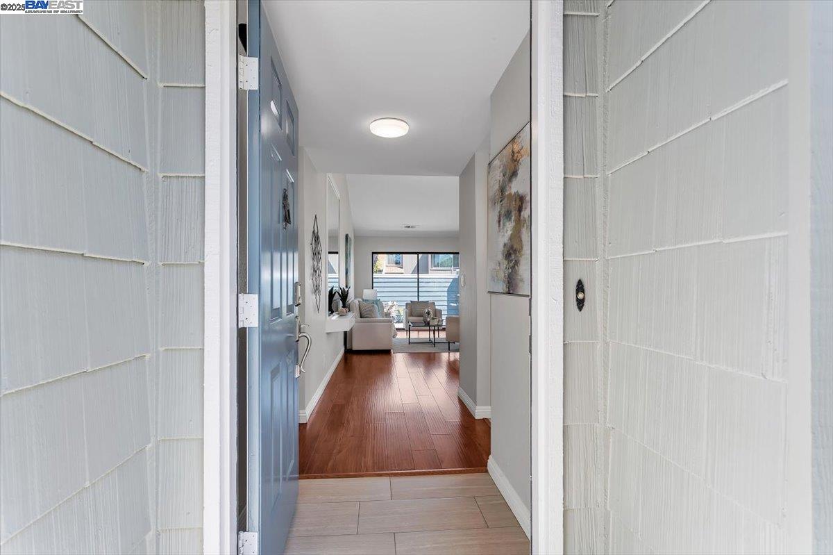 Detail Gallery Image 5 of 38 For 3525 Mcsherry Way, Alameda,  CA 94502 - 2 Beds | 2 Baths