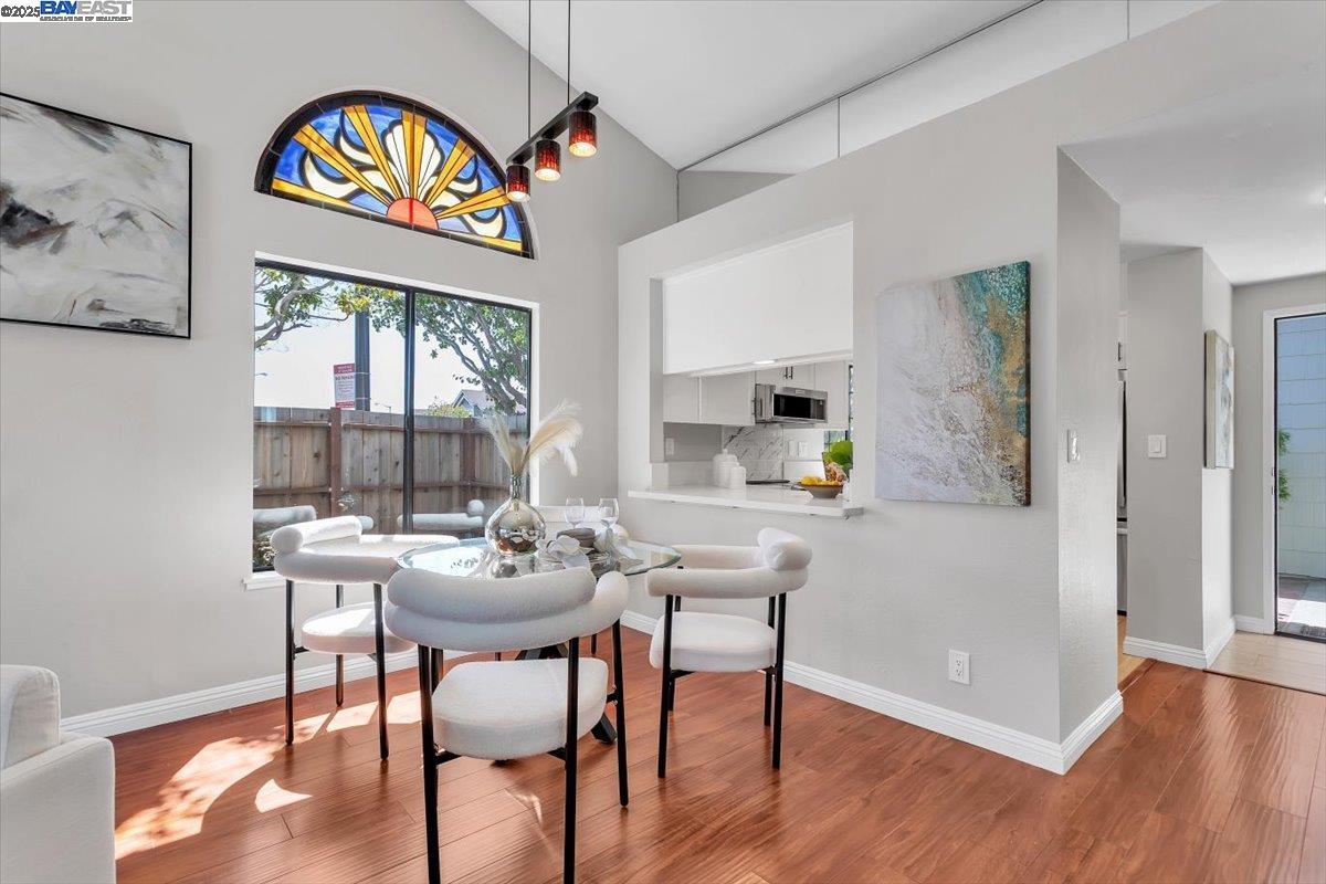 Detail Gallery Image 6 of 38 For 3525 Mcsherry Way, Alameda,  CA 94502 - 2 Beds | 2 Baths