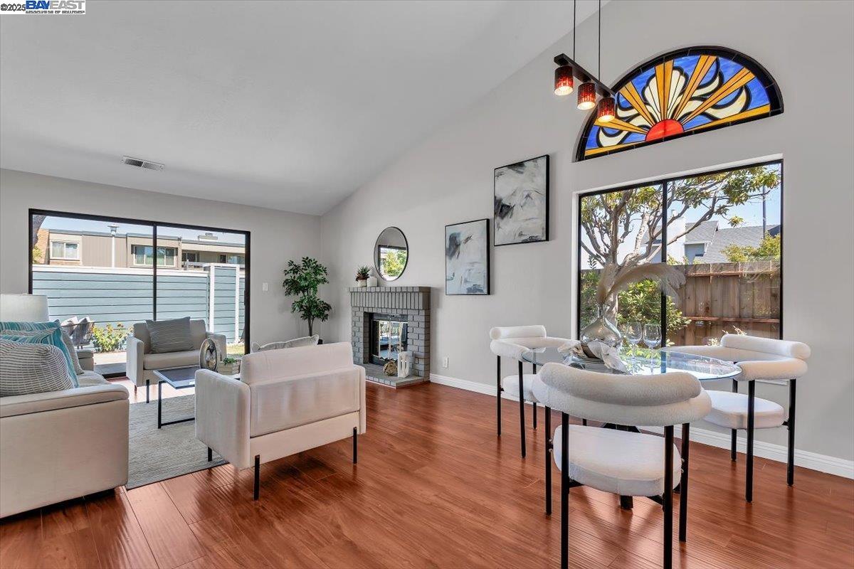 Detail Gallery Image 7 of 38 For 3525 Mcsherry Way, Alameda,  CA 94502 - 2 Beds | 2 Baths