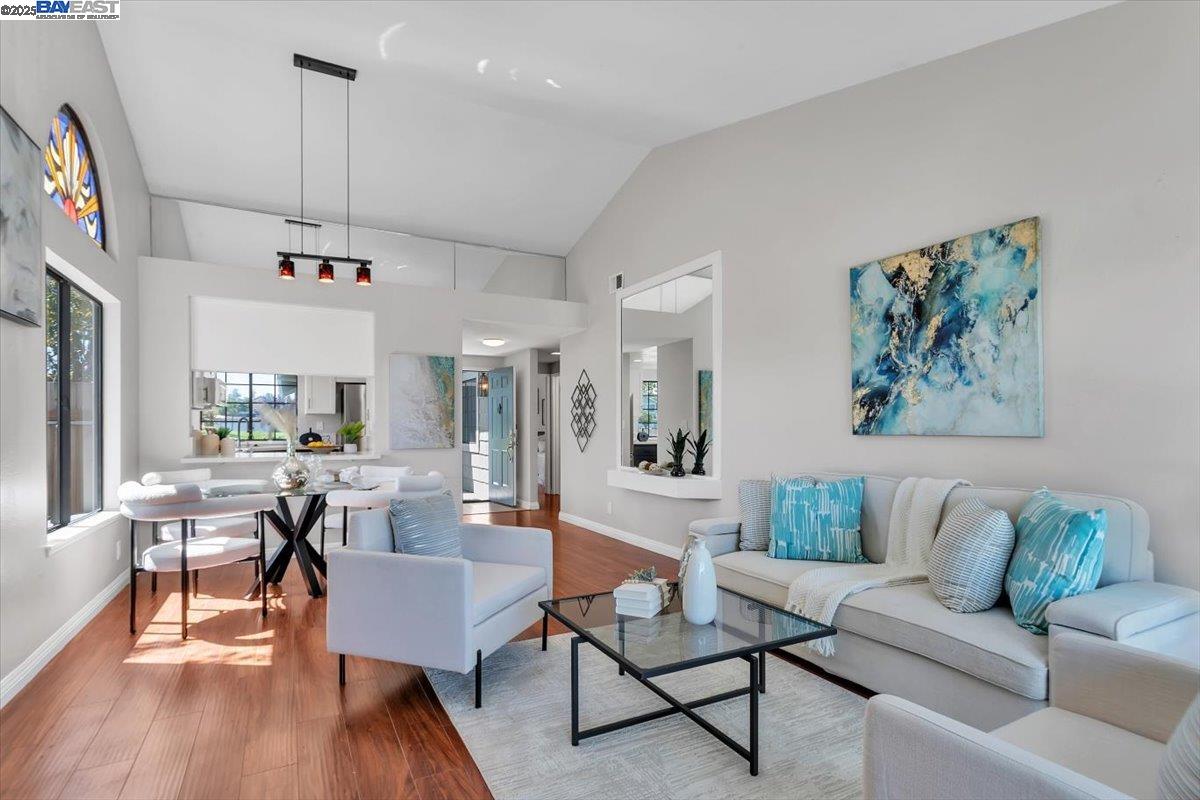 Detail Gallery Image 8 of 38 For 3525 Mcsherry Way, Alameda,  CA 94502 - 2 Beds | 2 Baths