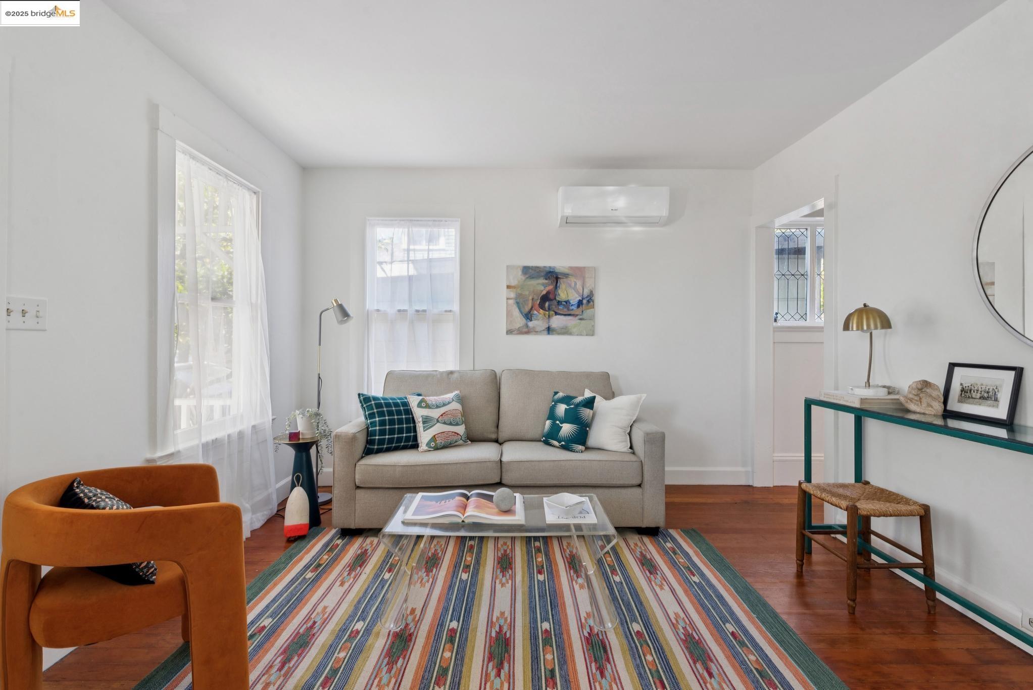 Detail Gallery Image 7 of 50 For 1020 E 19th St, Oakland,  CA 94606 - 2 Beds | 1/1 Baths