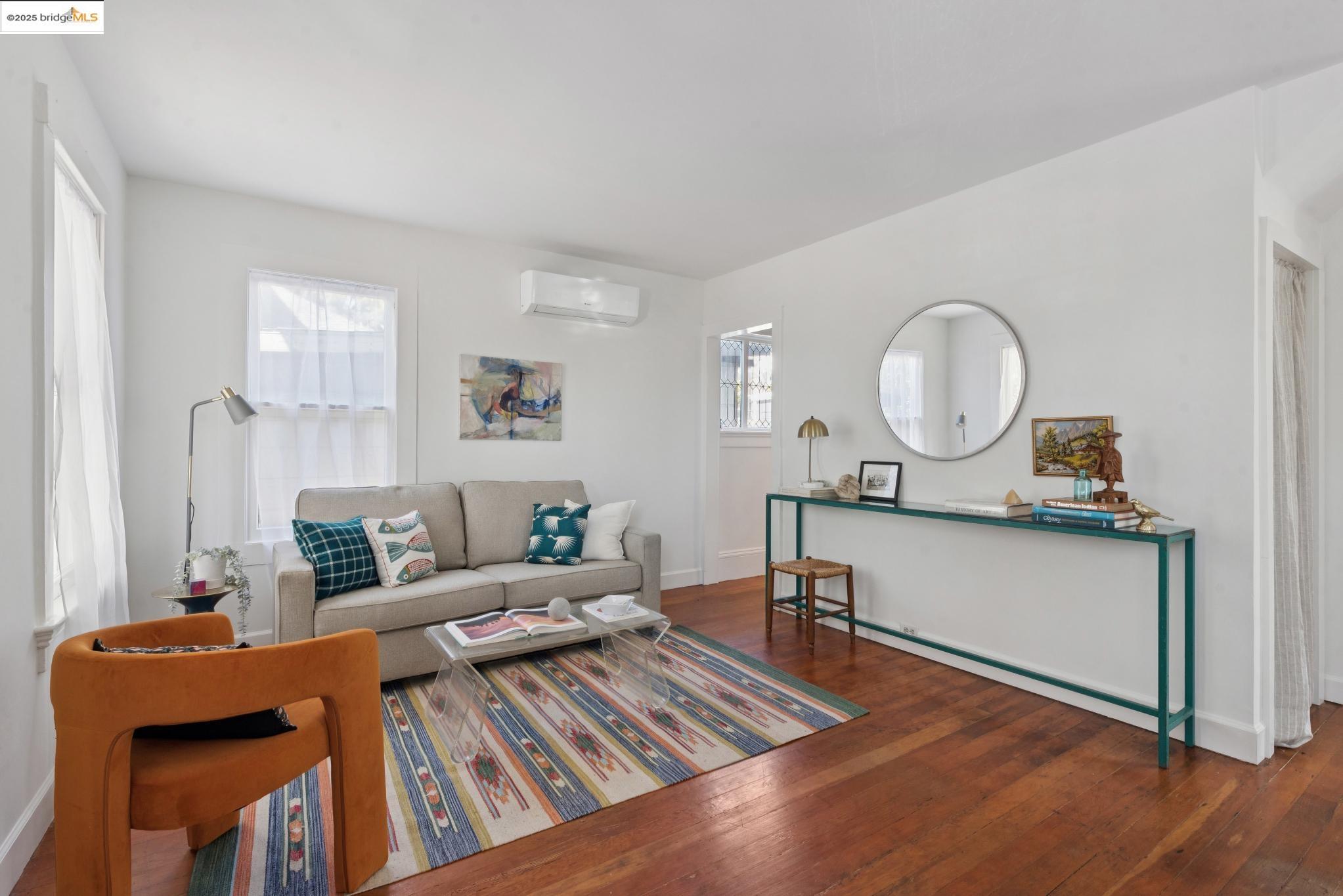 Detail Gallery Image 8 of 50 For 1020 E 19th St, Oakland,  CA 94606 - 2 Beds | 1/1 Baths