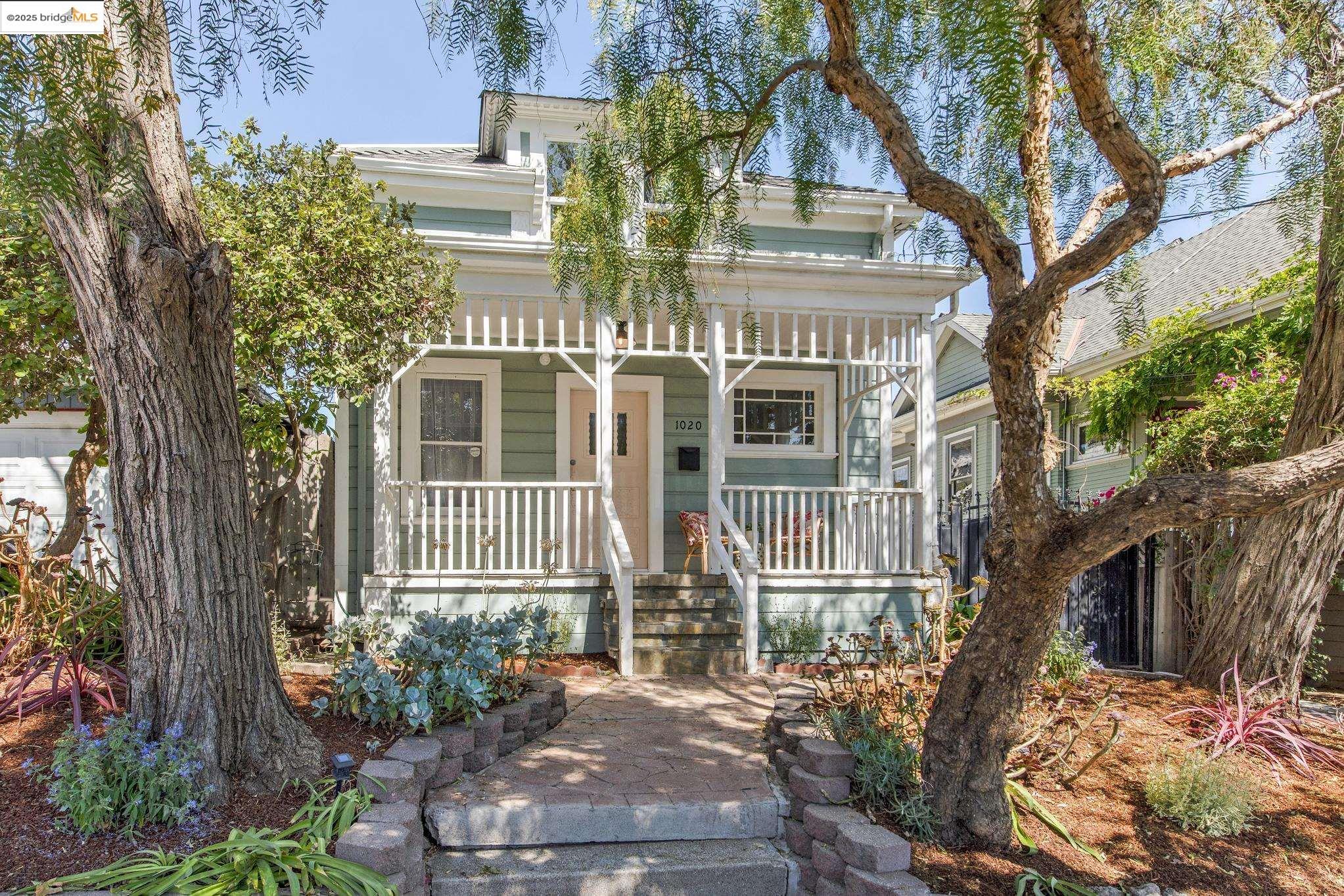 Detail Gallery Image 3 of 50 For 1020 E 19th St, Oakland,  CA 94606 - 2 Beds | 1/1 Baths