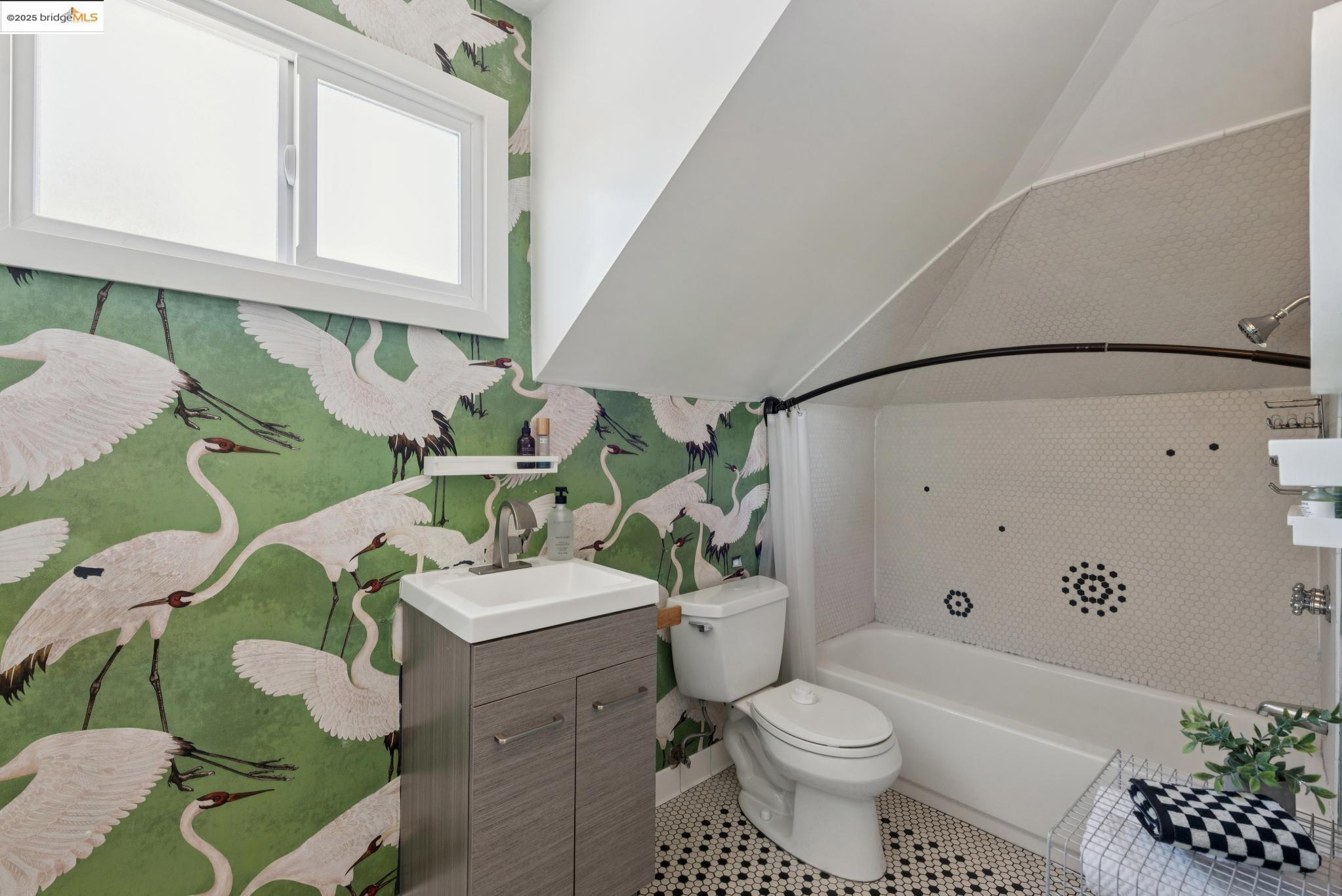 Detail Gallery Image 29 of 50 For 1020 E 19th St, Oakland,  CA 94606 - 2 Beds | 1/1 Baths