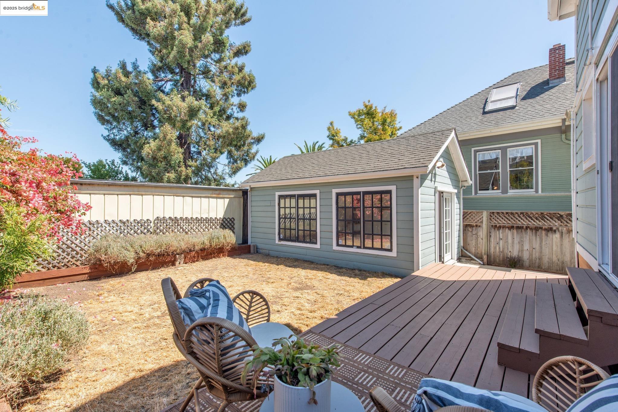 Detail Gallery Image 39 of 50 For 1020 E 19th St, Oakland,  CA 94606 - 2 Beds | 1/1 Baths