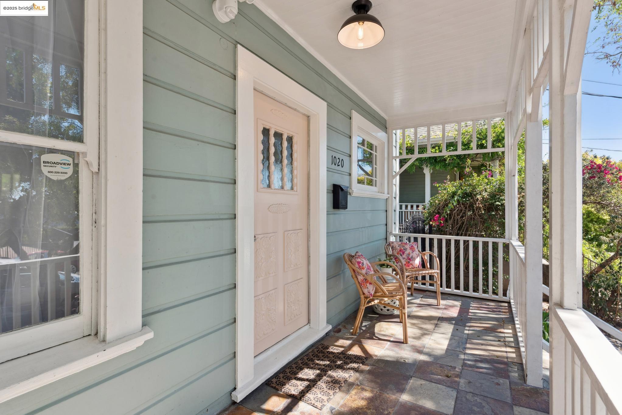 Detail Gallery Image 4 of 50 For 1020 E 19th St, Oakland,  CA 94606 - 2 Beds | 1/1 Baths