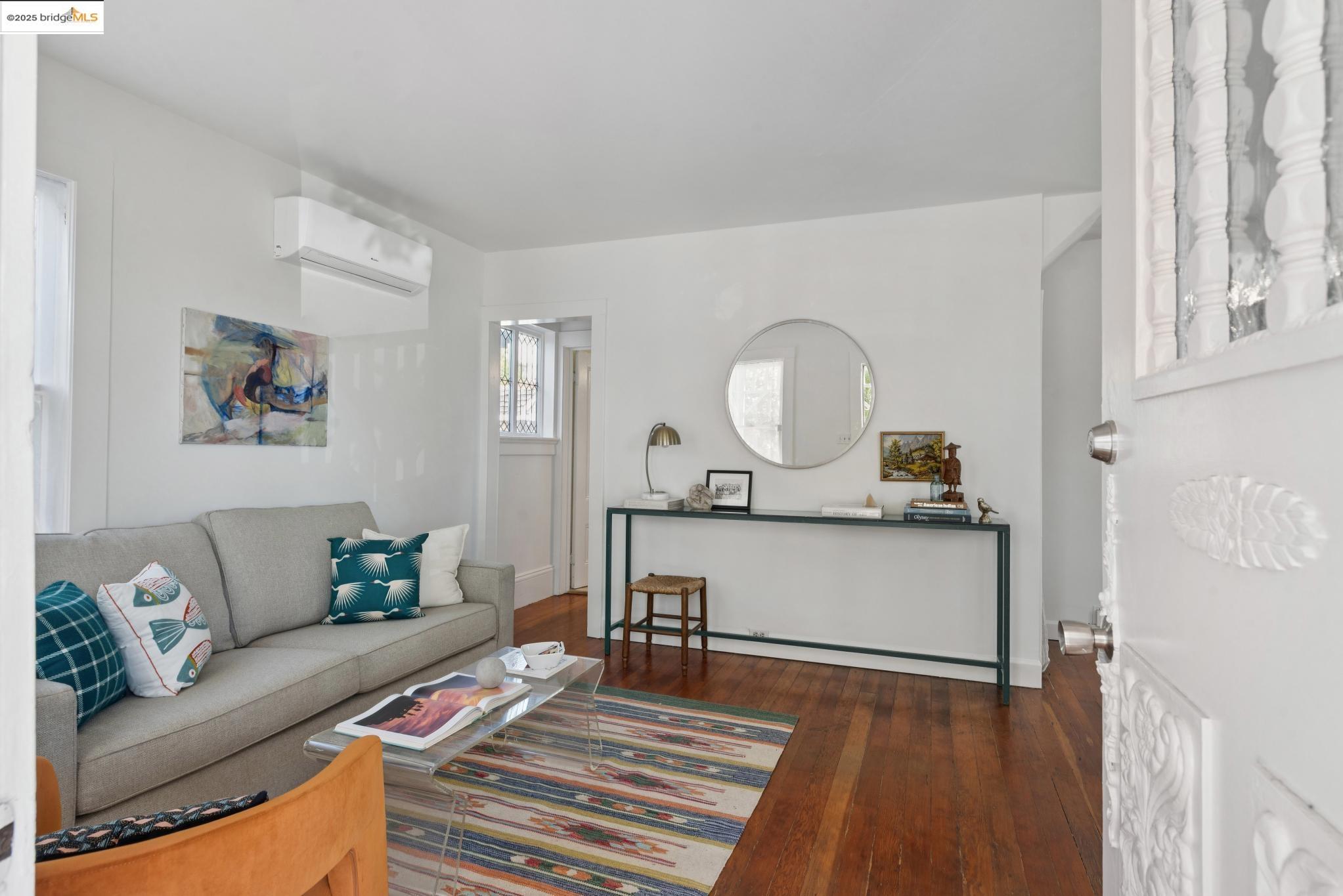 Detail Gallery Image 6 of 50 For 1020 E 19th St, Oakland,  CA 94606 - 2 Beds | 1/1 Baths