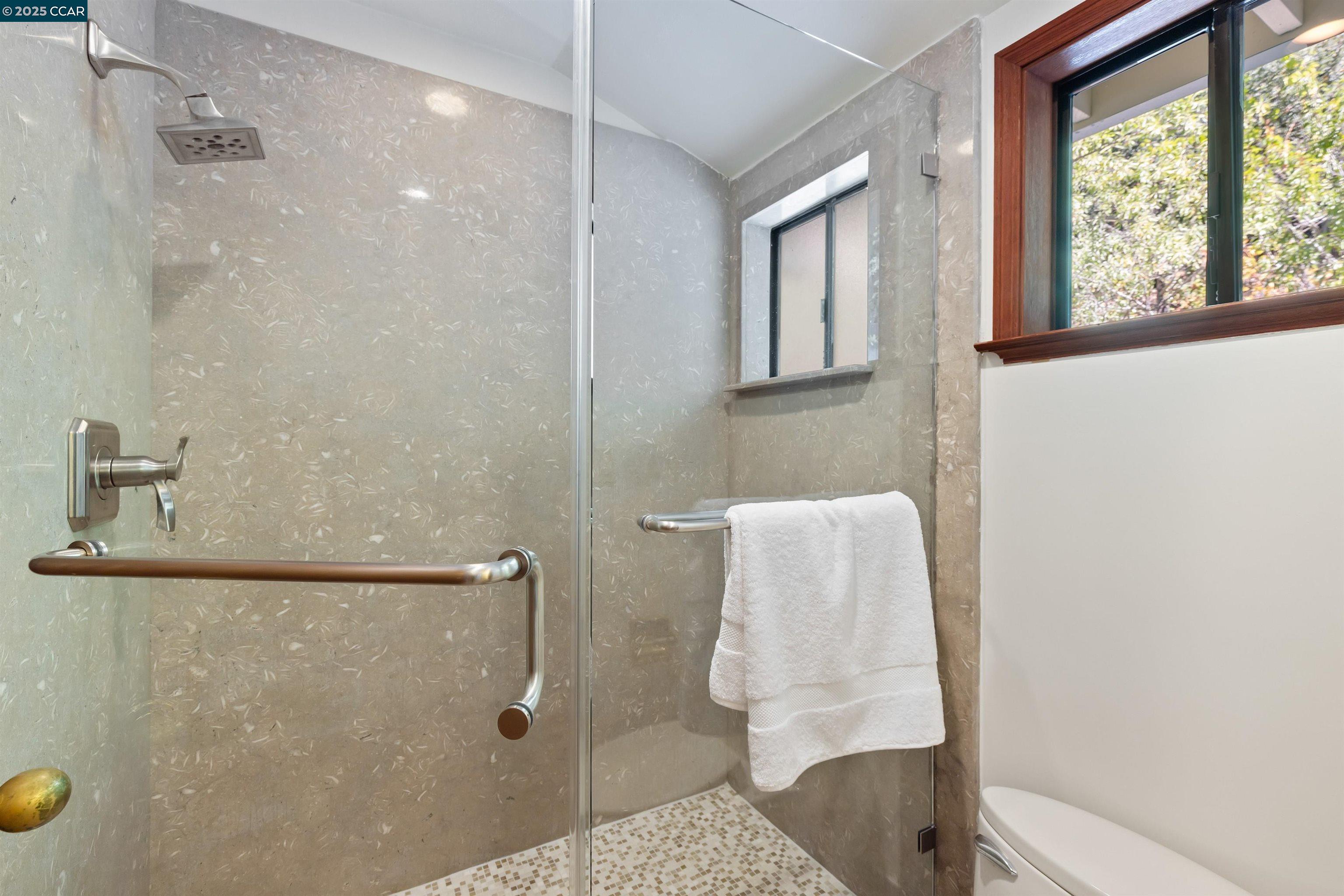 Detail Gallery Image 39 of 59 For 39 Mira Loma Rd, Orinda,  CA 94563 - 4 Beds | 3 Baths