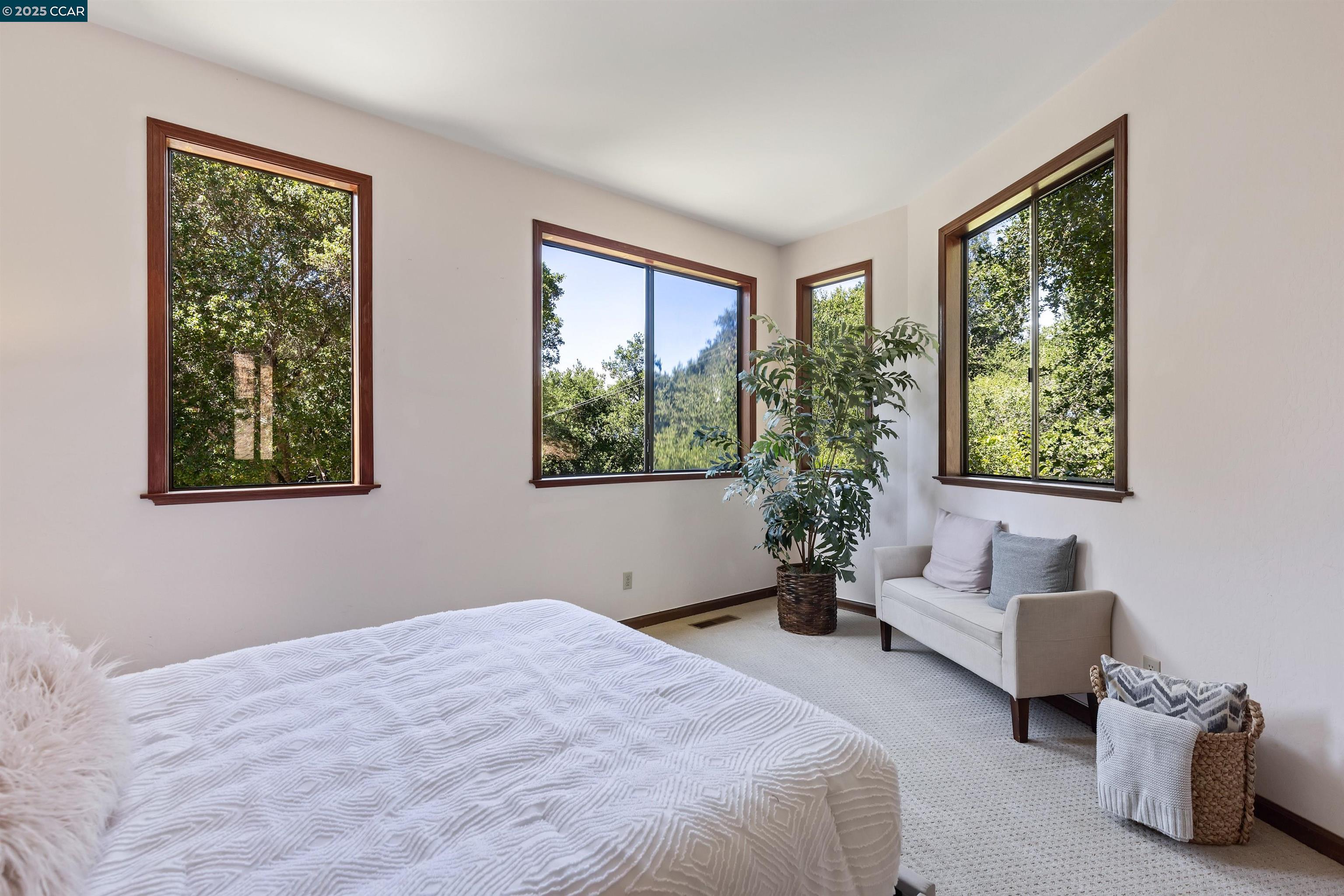 Detail Gallery Image 6 of 59 For 39 Mira Loma Rd, Orinda,  CA 94563 - 4 Beds | 3 Baths