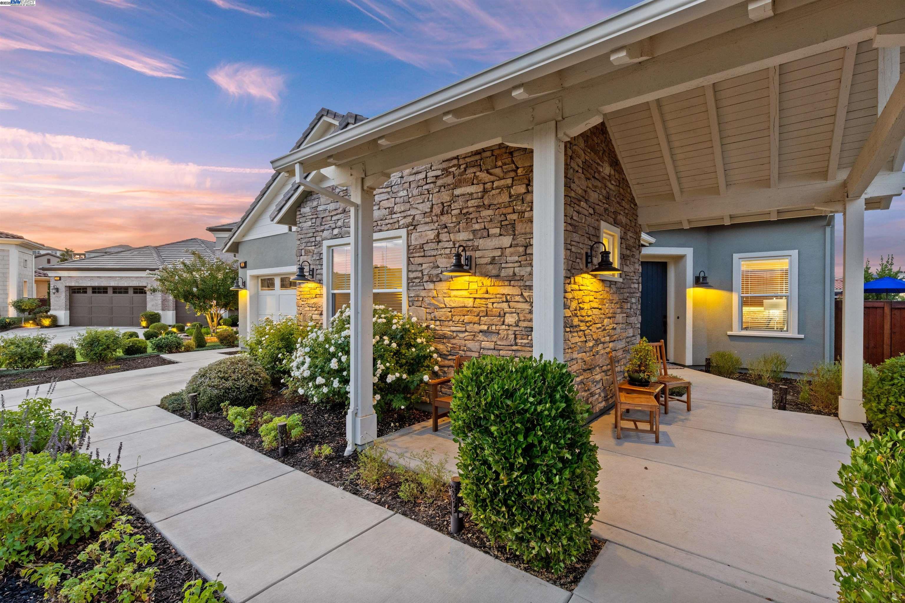 Detail Gallery Image 2 of 58 For 2062 Reserva Ct, Brentwood,  CA 94513 - 2 Beds | 2/1 Baths