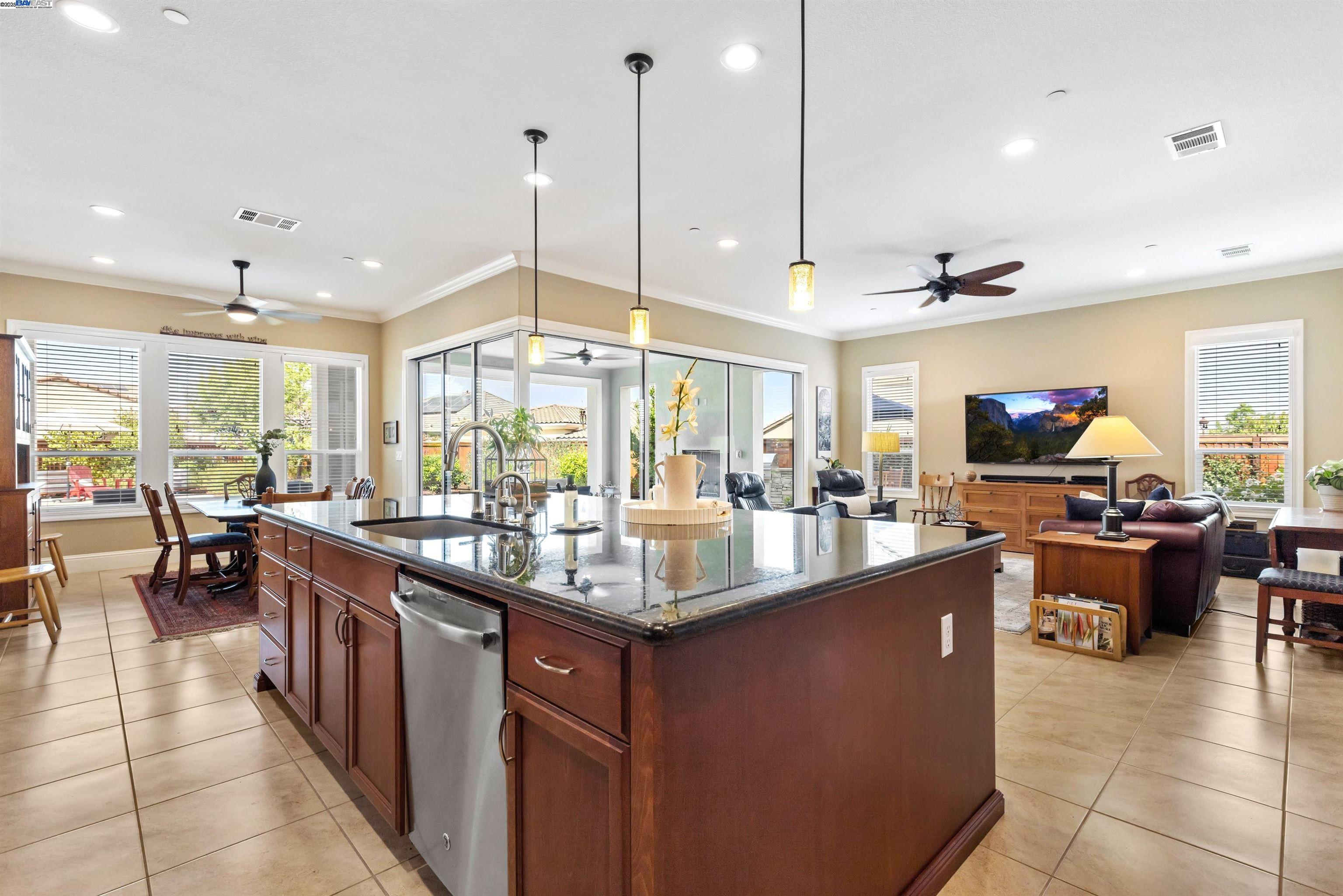 Detail Gallery Image 11 of 58 For 2062 Reserva Ct, Brentwood,  CA 94513 - 2 Beds | 2/1 Baths