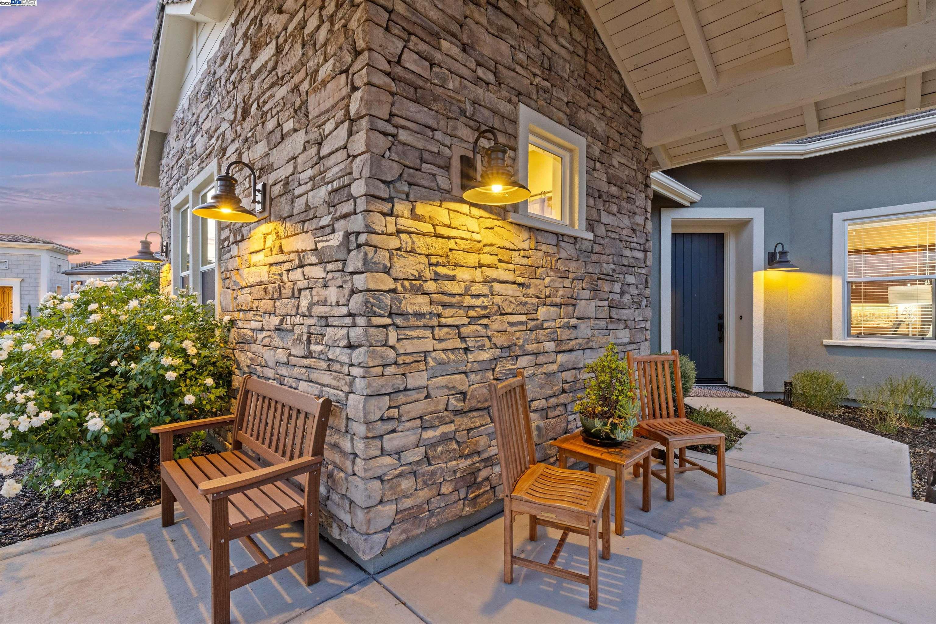 Detail Gallery Image 3 of 58 For 2062 Reserva Ct, Brentwood,  CA 94513 - 2 Beds | 2/1 Baths