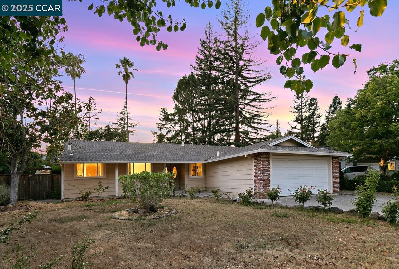 Detail Gallery Image 2 of 40 For 209 Farm Hill Ct, Danville,  CA 94526 - 5 Beds | 2 Baths