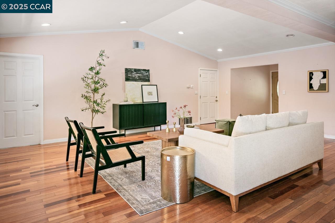 Detail Gallery Image 11 of 40 For 209 Farm Hill Ct, Danville,  CA 94526 - 5 Beds | 2 Baths