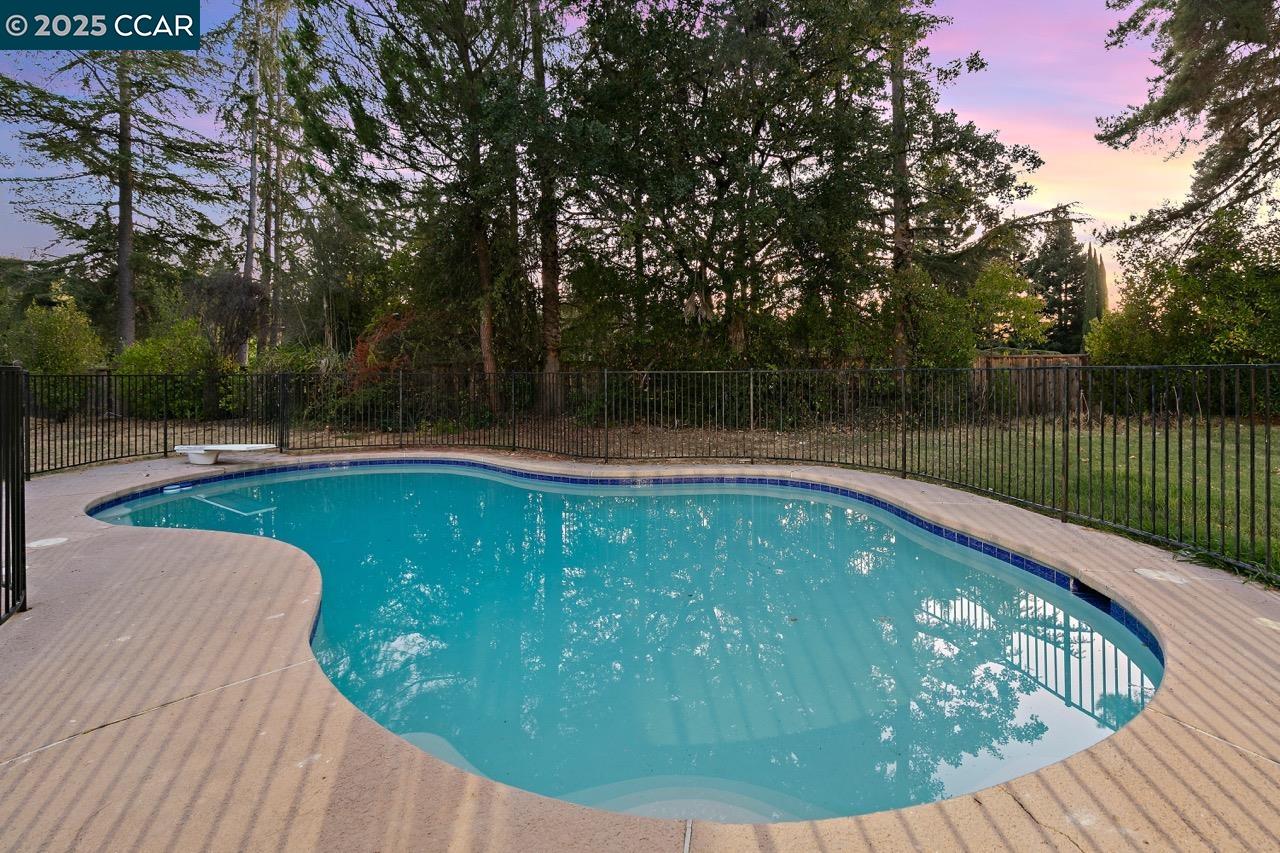 Detail Gallery Image 33 of 40 For 209 Farm Hill Ct, Danville,  CA 94526 - 5 Beds | 2 Baths