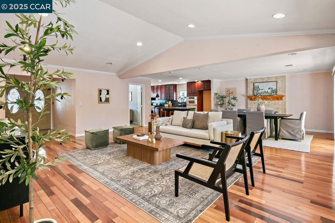 Detail Gallery Image 8 of 40 For 209 Farm Hill Ct, Danville,  CA 94526 - 5 Beds | 2 Baths