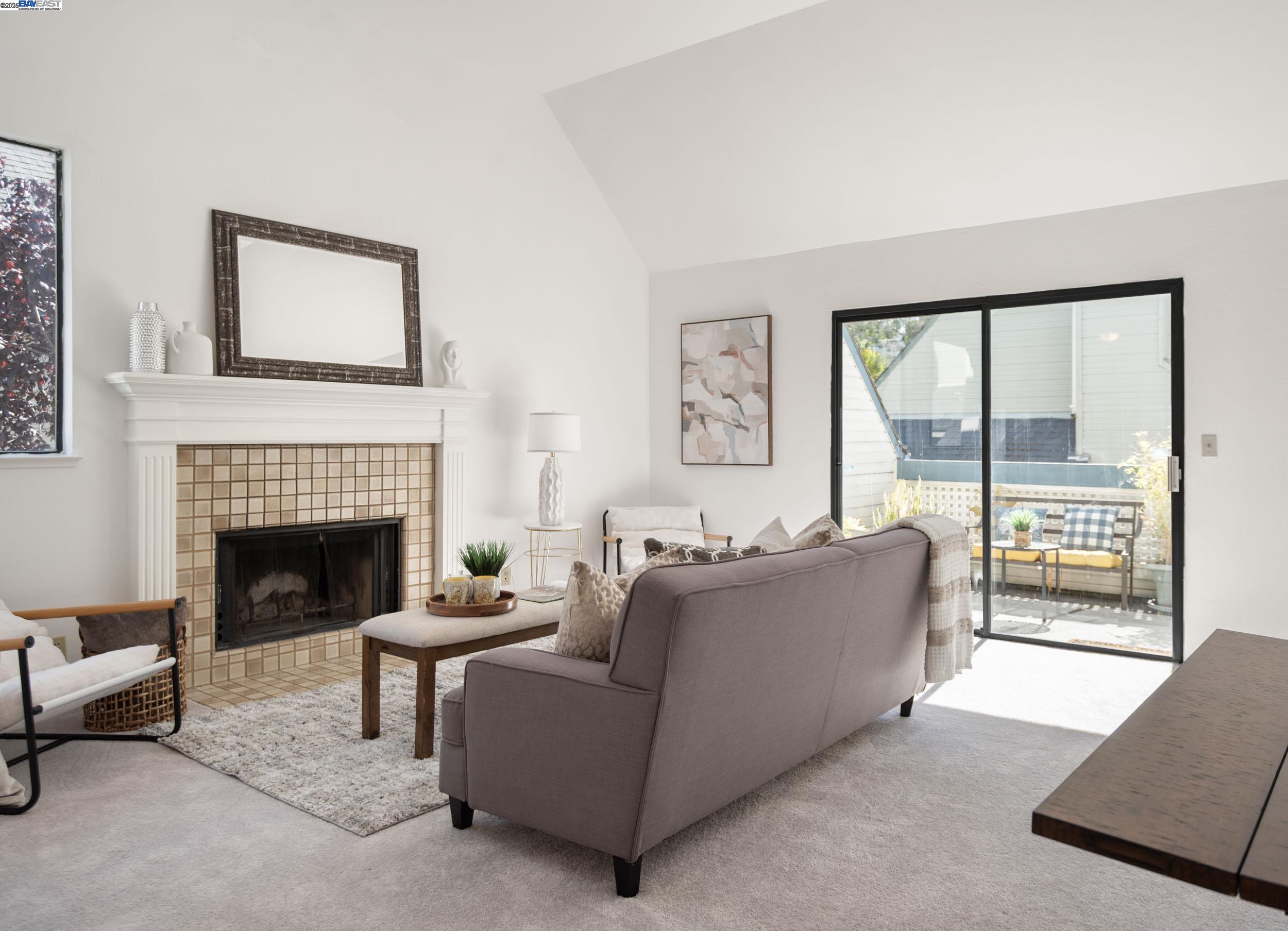Detail Gallery Image 2 of 26 For 3754 Stoneglen N, Richmond,  CA 94806 - 2 Beds | 2 Baths