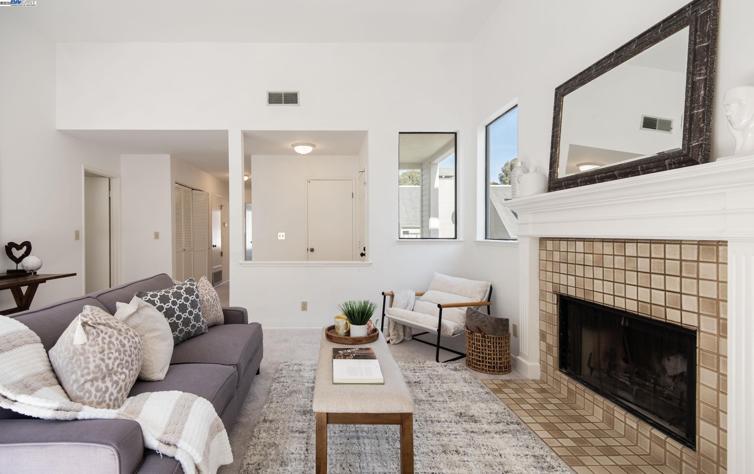 Detail Gallery Image 3 of 26 For 3754 Stoneglen N, Richmond,  CA 94806 - 2 Beds | 2 Baths