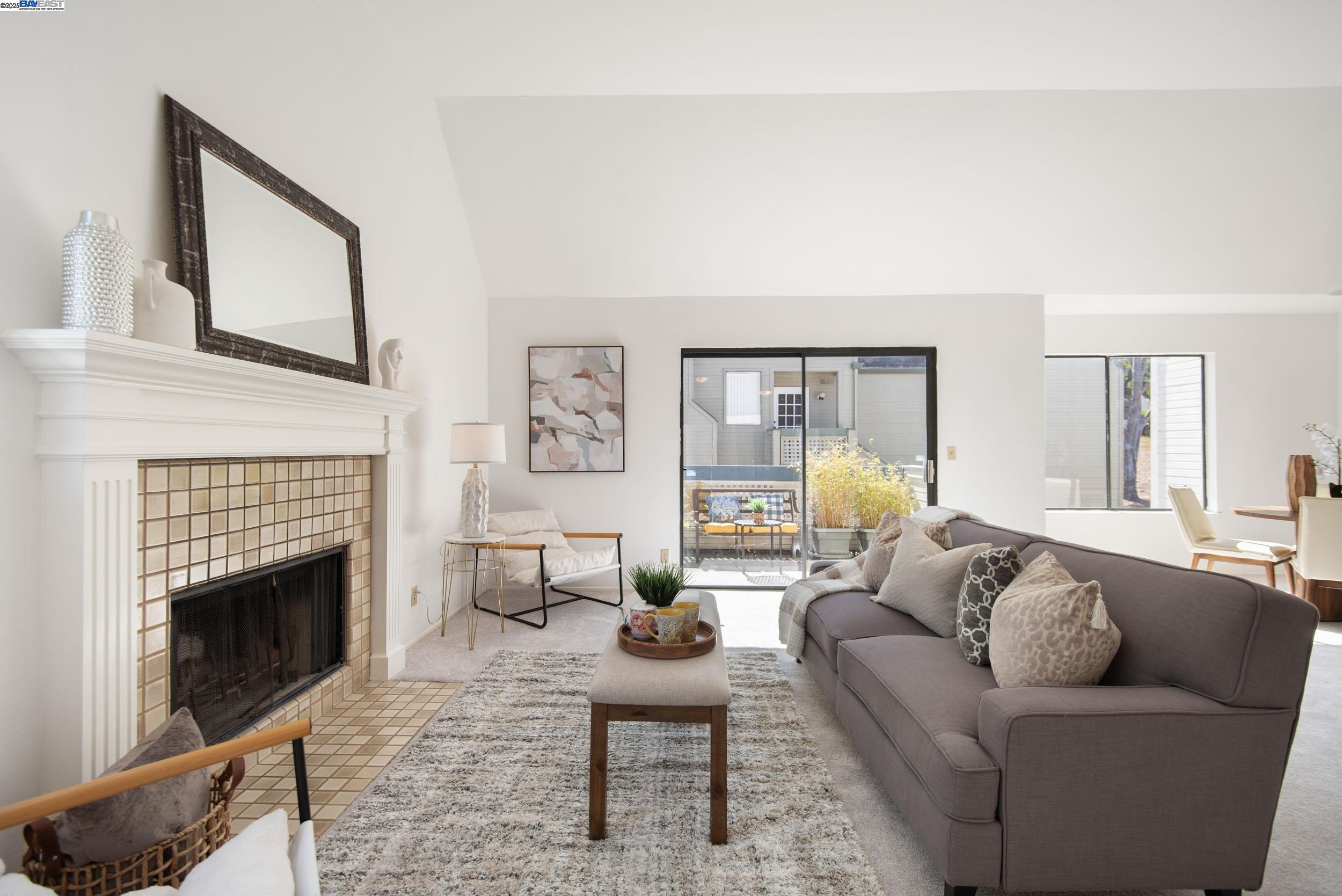 Detail Gallery Image 4 of 26 For 3754 Stoneglen N, Richmond,  CA 94806 - 2 Beds | 2 Baths