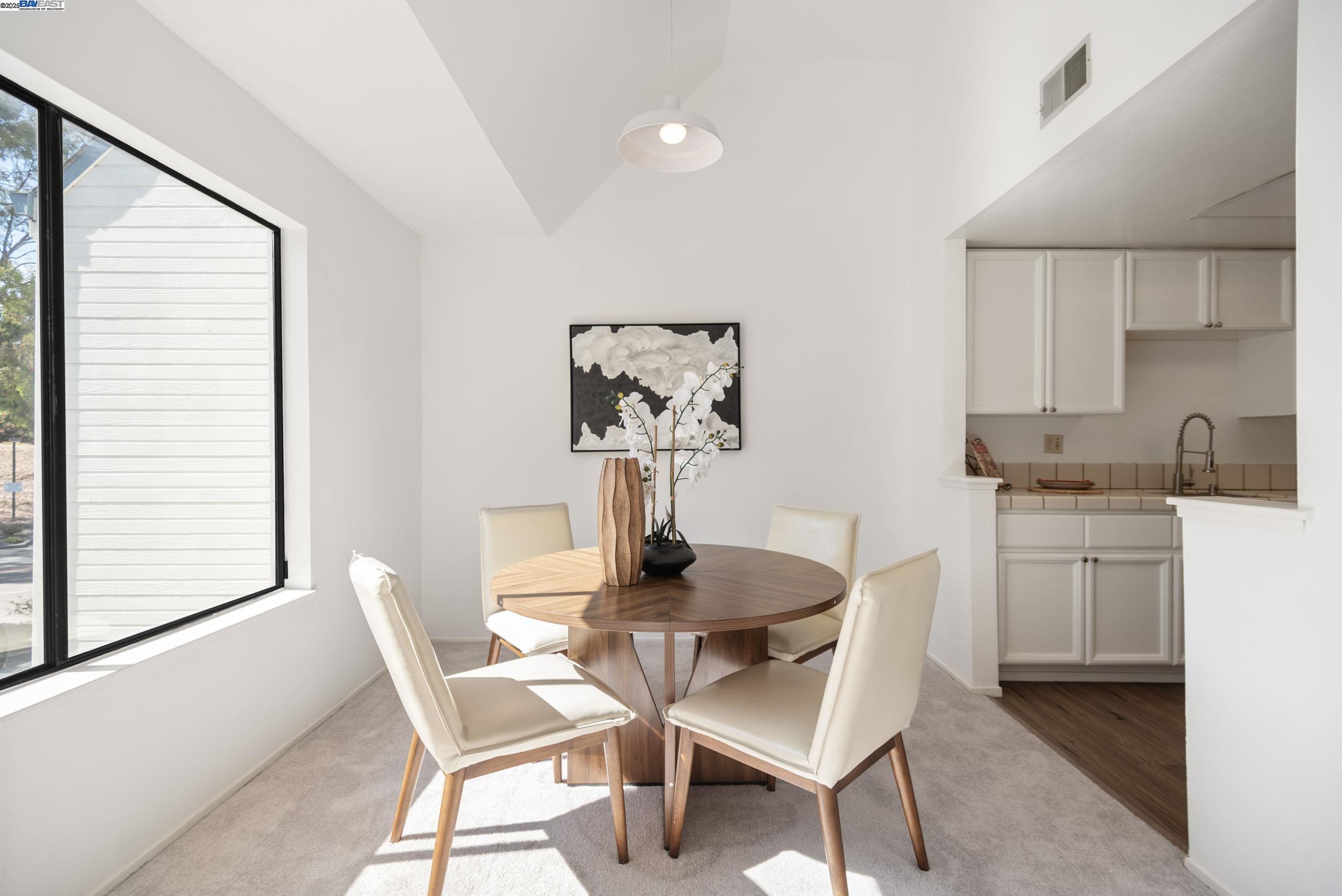 Detail Gallery Image 5 of 26 For 3754 Stoneglen N, Richmond,  CA 94806 - 2 Beds | 2 Baths
