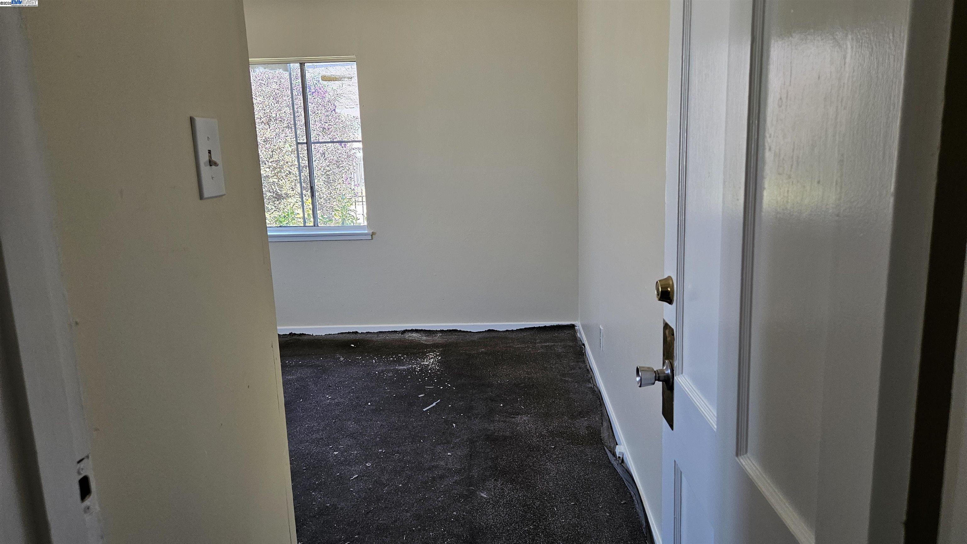 Detail Gallery Image 6 of 9 For 9721 Coral Rd, Oakland,  CA 94603 - 3 Beds | 1 Baths
