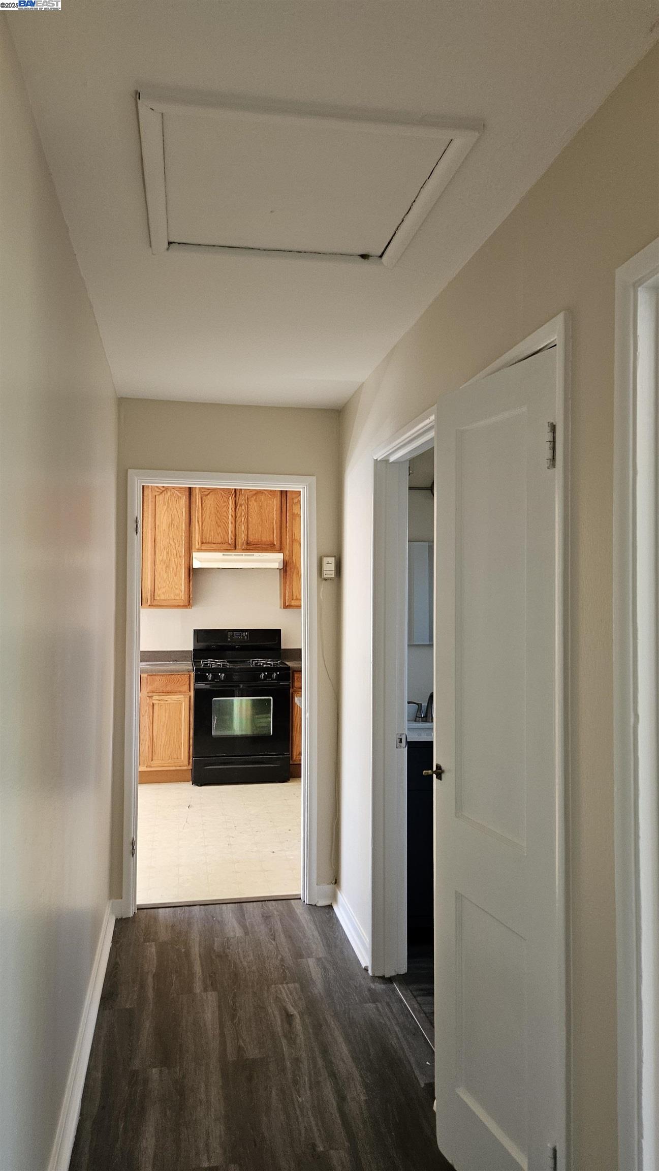 Detail Gallery Image 8 of 9 For 9721 Coral Rd, Oakland,  CA 94603 - 3 Beds | 1 Baths