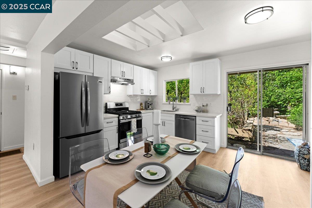 Detail Gallery Image 8 of 46 For 6615 Evergreen Ave, Oakland,  CA 94611 - 2 Beds | 1 Baths