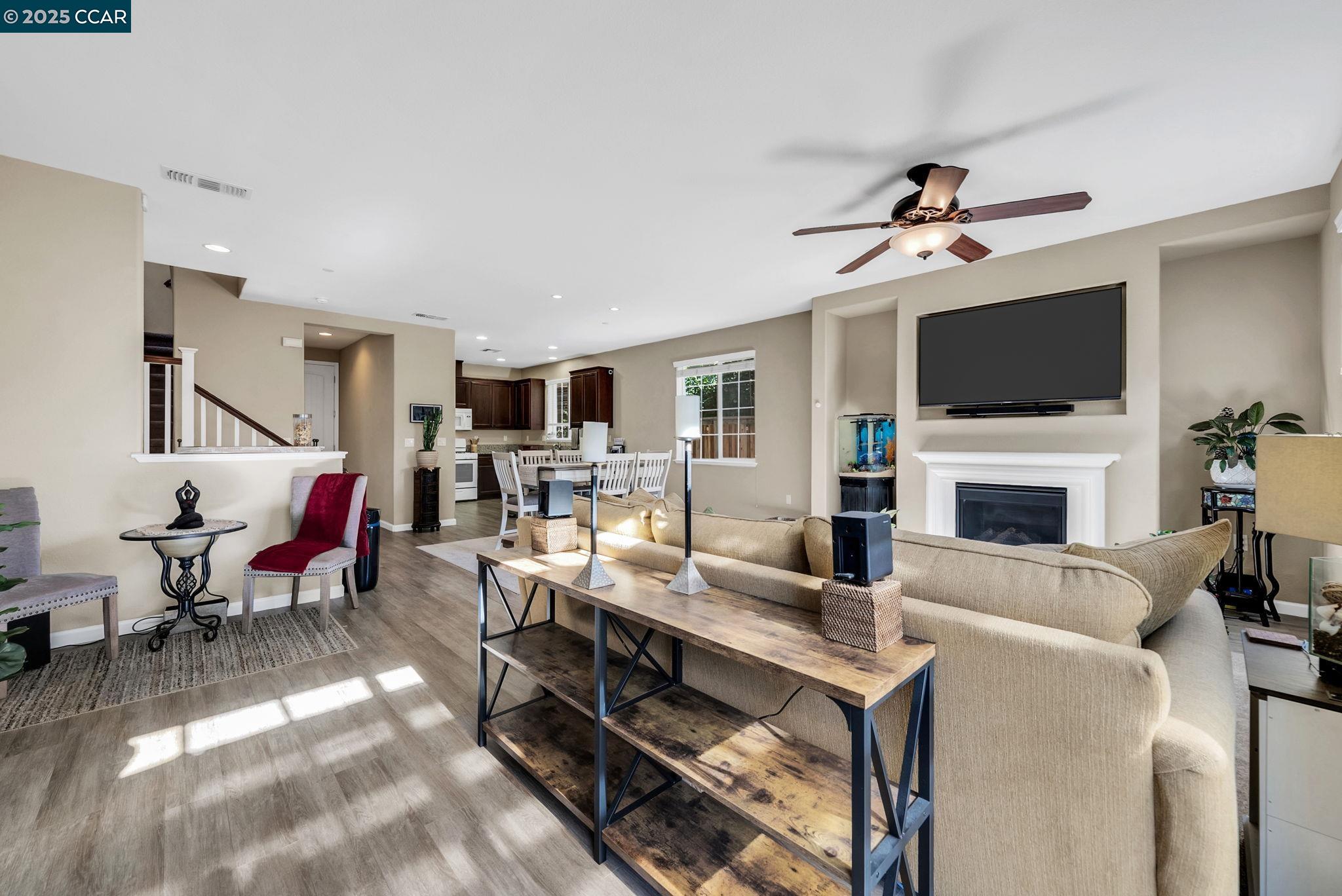 Detail Gallery Image 17 of 54 For 1037 Gridley Dr, Pittsburg,  CA 94565 - 4 Beds | 2/1 Baths