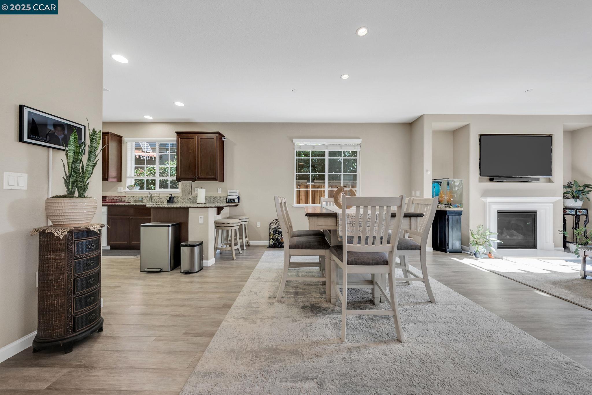 Detail Gallery Image 5 of 54 For 1037 Gridley Dr, Pittsburg,  CA 94565 - 4 Beds | 2/1 Baths