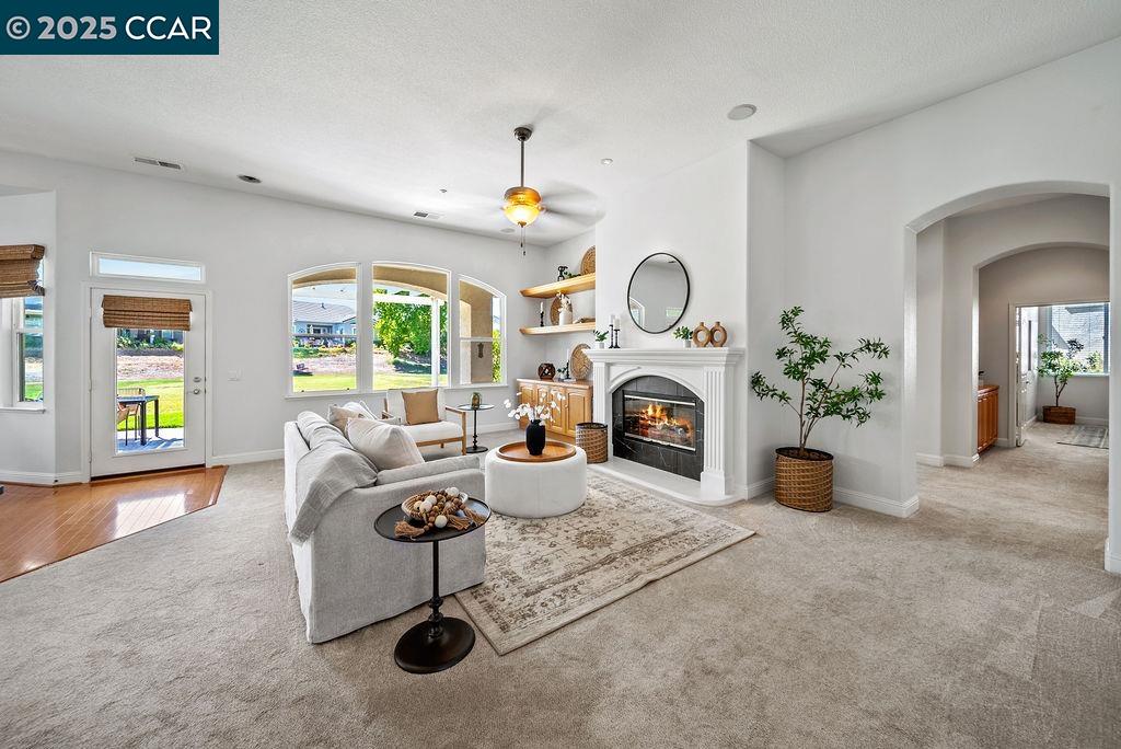Detail Gallery Image 6 of 40 For 742 Richardson Dr, Brentwood,  CA 94513 - 2 Beds | 2/1 Baths