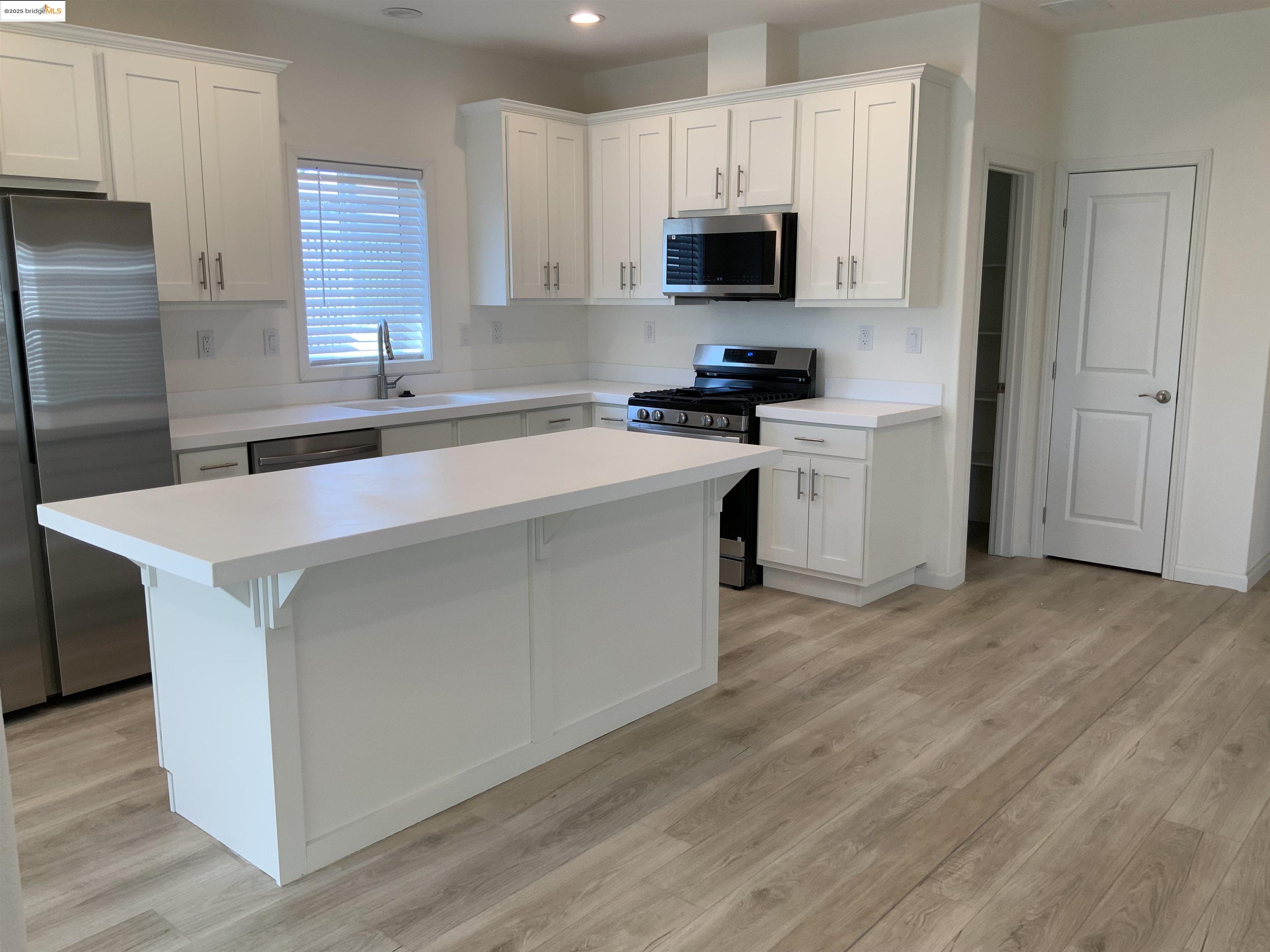 Detail Gallery Image 9 of 24 For 46 Palm Dr., Pittsburg,  CA 94565-0000 - 3 Beds | 2 Baths