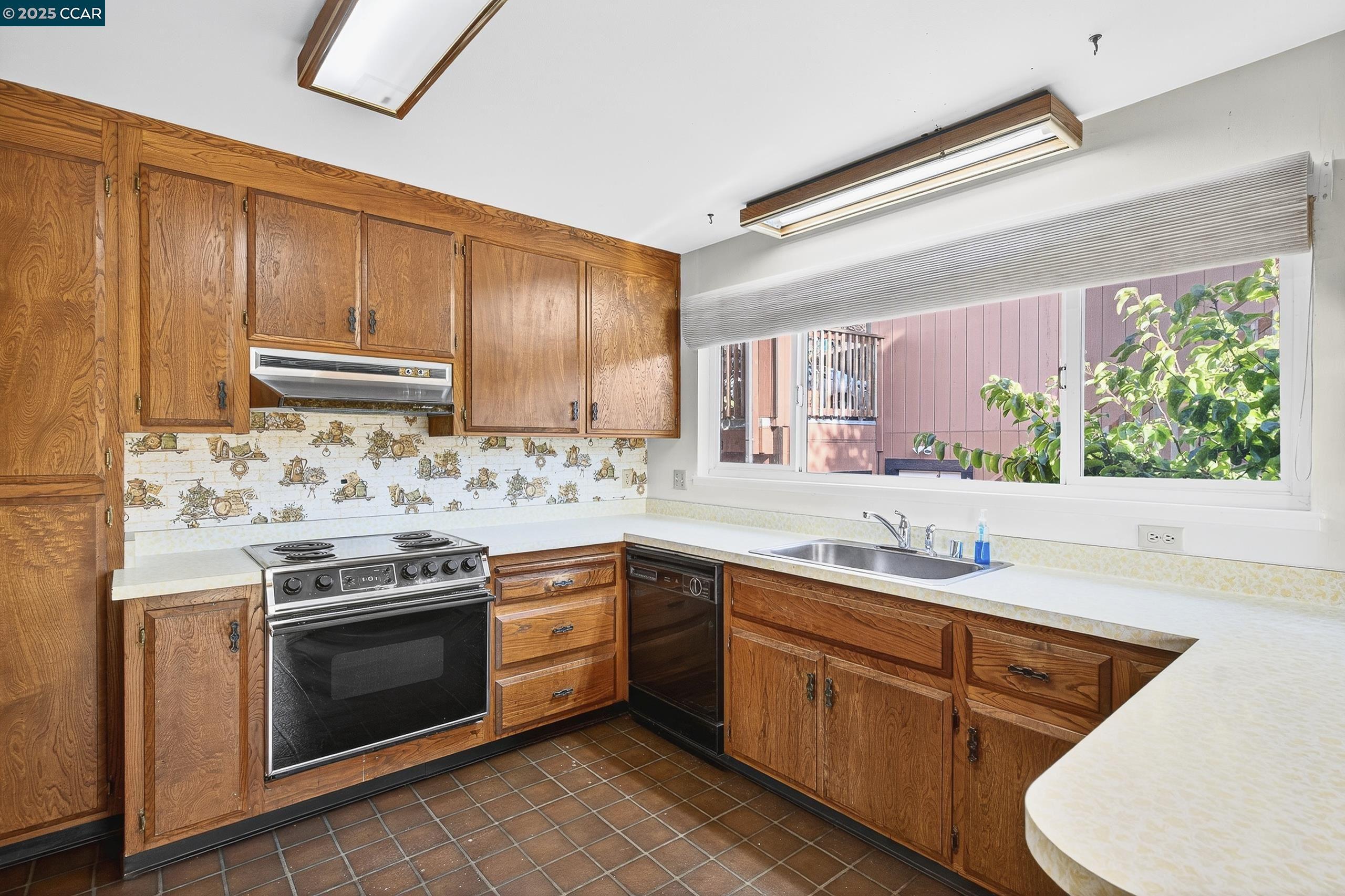 Detail Gallery Image 20 of 60 For 6166 Plymouth Ave, Richmond,  CA 94805 - 3 Beds | 2/1 Baths