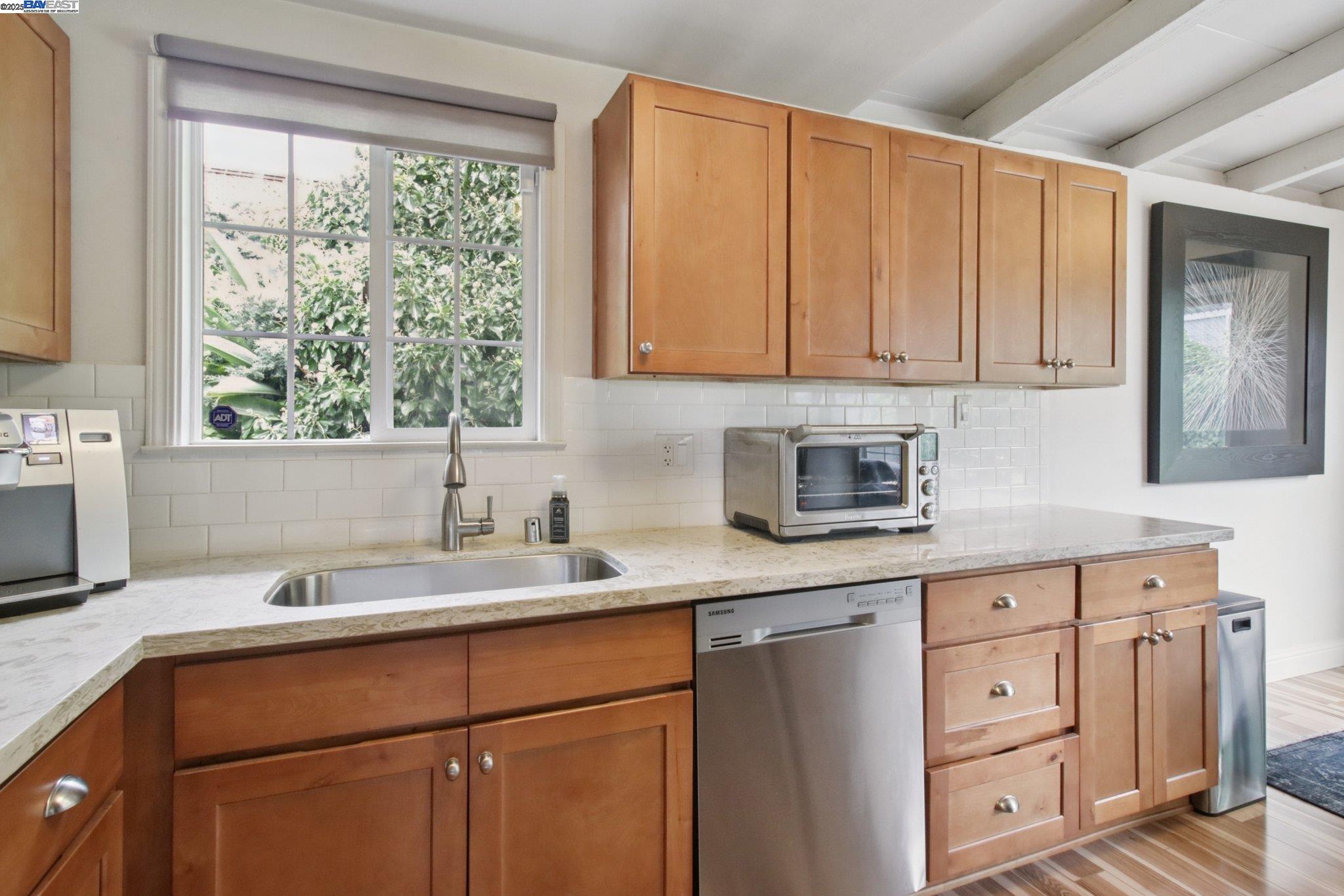 Detail Gallery Image 12 of 32 For 636 Pebble Dr, El Sobrante,  CA 94803 - 3 Beds | 2 Baths