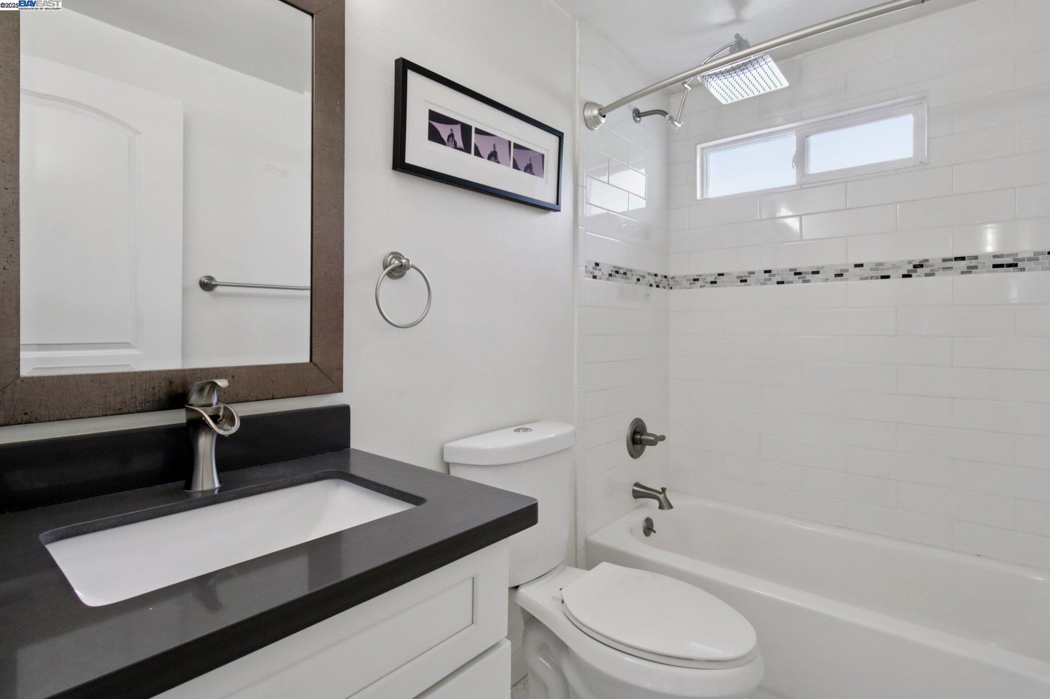 Detail Gallery Image 13 of 32 For 636 Pebble Dr, El Sobrante,  CA 94803 - 3 Beds | 2 Baths