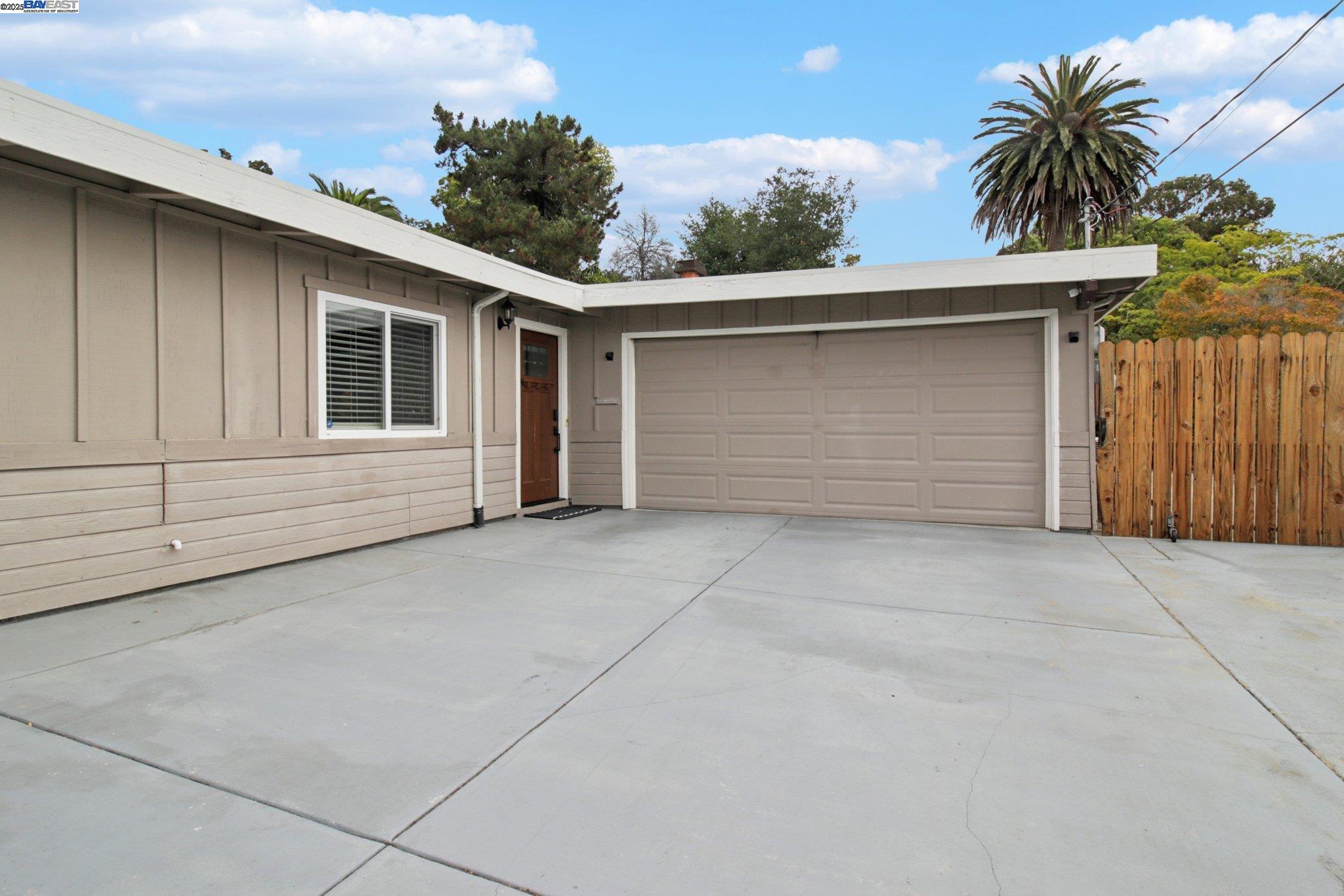 Detail Gallery Image 3 of 32 For 636 Pebble Dr, El Sobrante,  CA 94803 - 3 Beds | 2 Baths