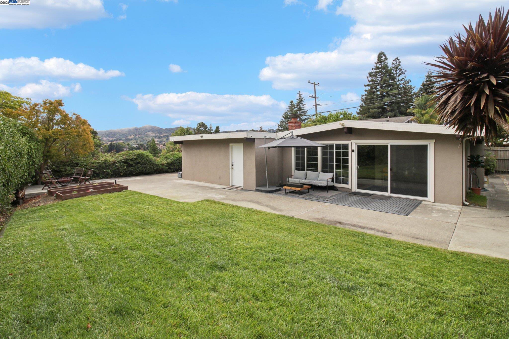 Detail Gallery Image 26 of 32 For 636 Pebble Dr, El Sobrante,  CA 94803 - 3 Beds | 2 Baths