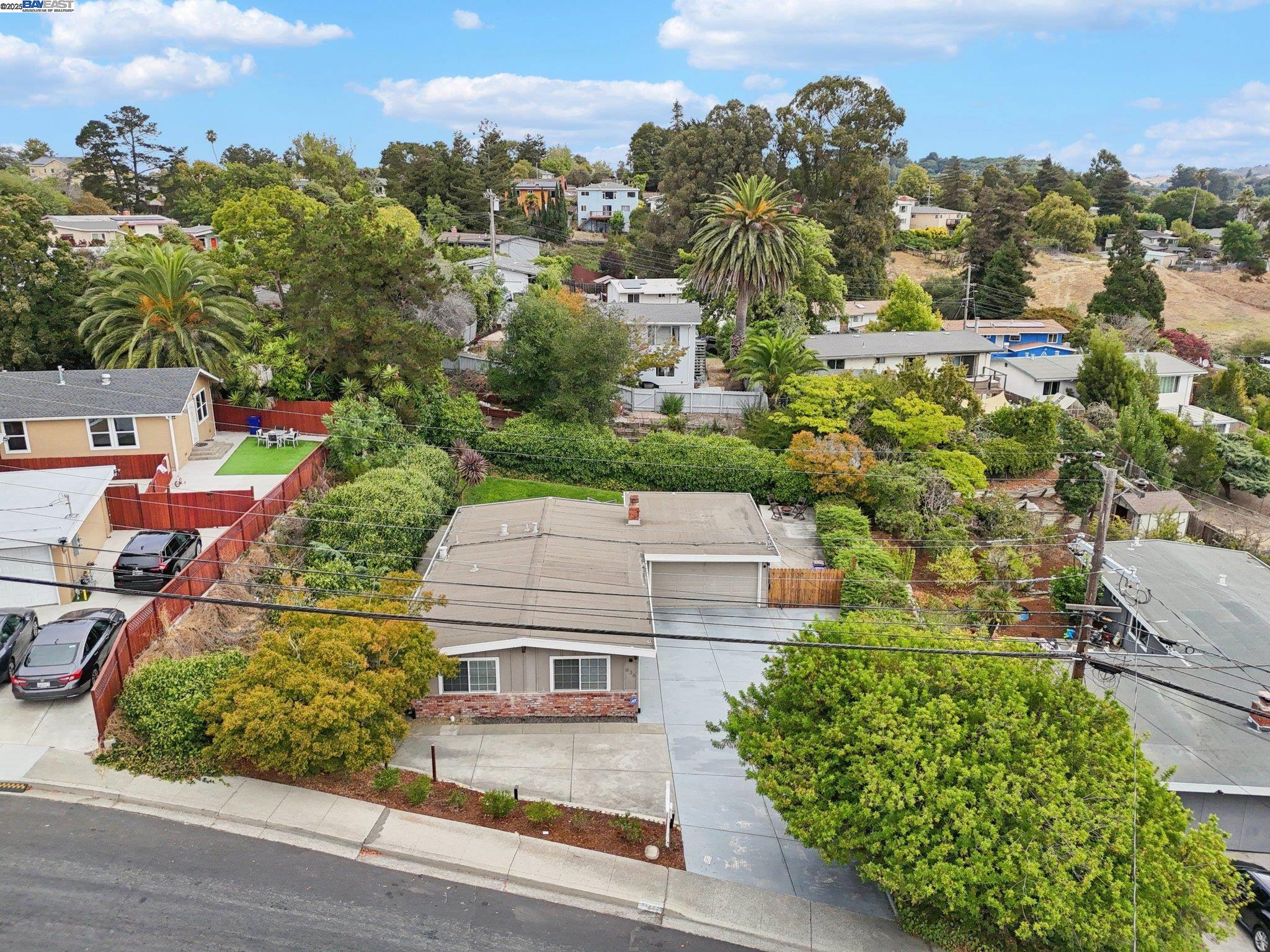 Detail Gallery Image 29 of 32 For 636 Pebble Dr, El Sobrante,  CA 94803 - 3 Beds | 2 Baths